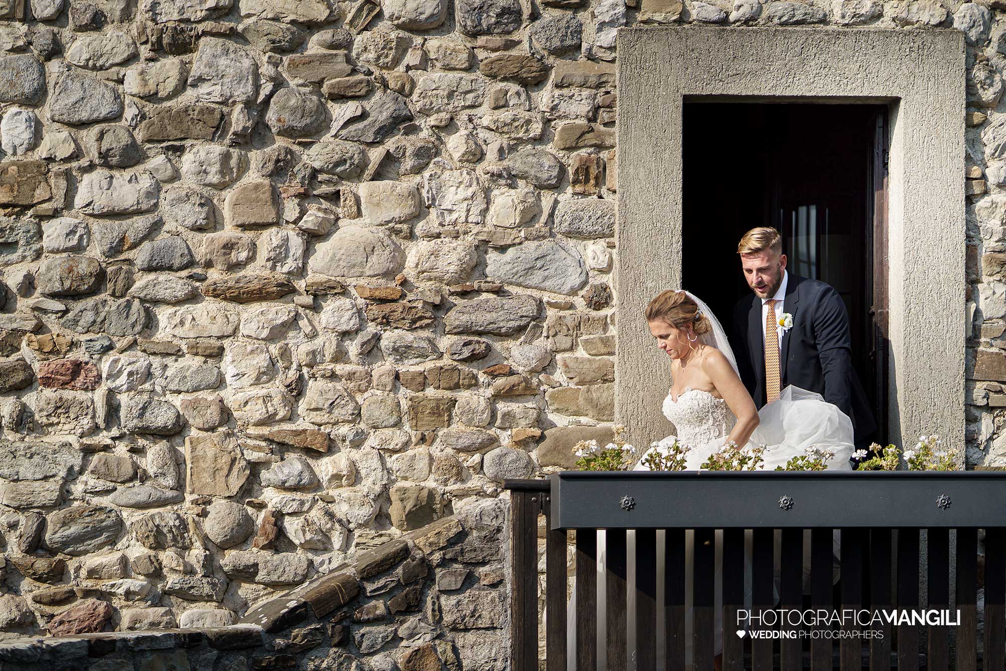 017 fotografo matrimonio reportage wedding sposi ingresso cerimonia rito civile castello rossino calolziocorte lecco lago como 017 fotografo matrimonio reportage wedding sposi ingresso cerimonia rito civile castello rossino calolziocorte lecco lago como