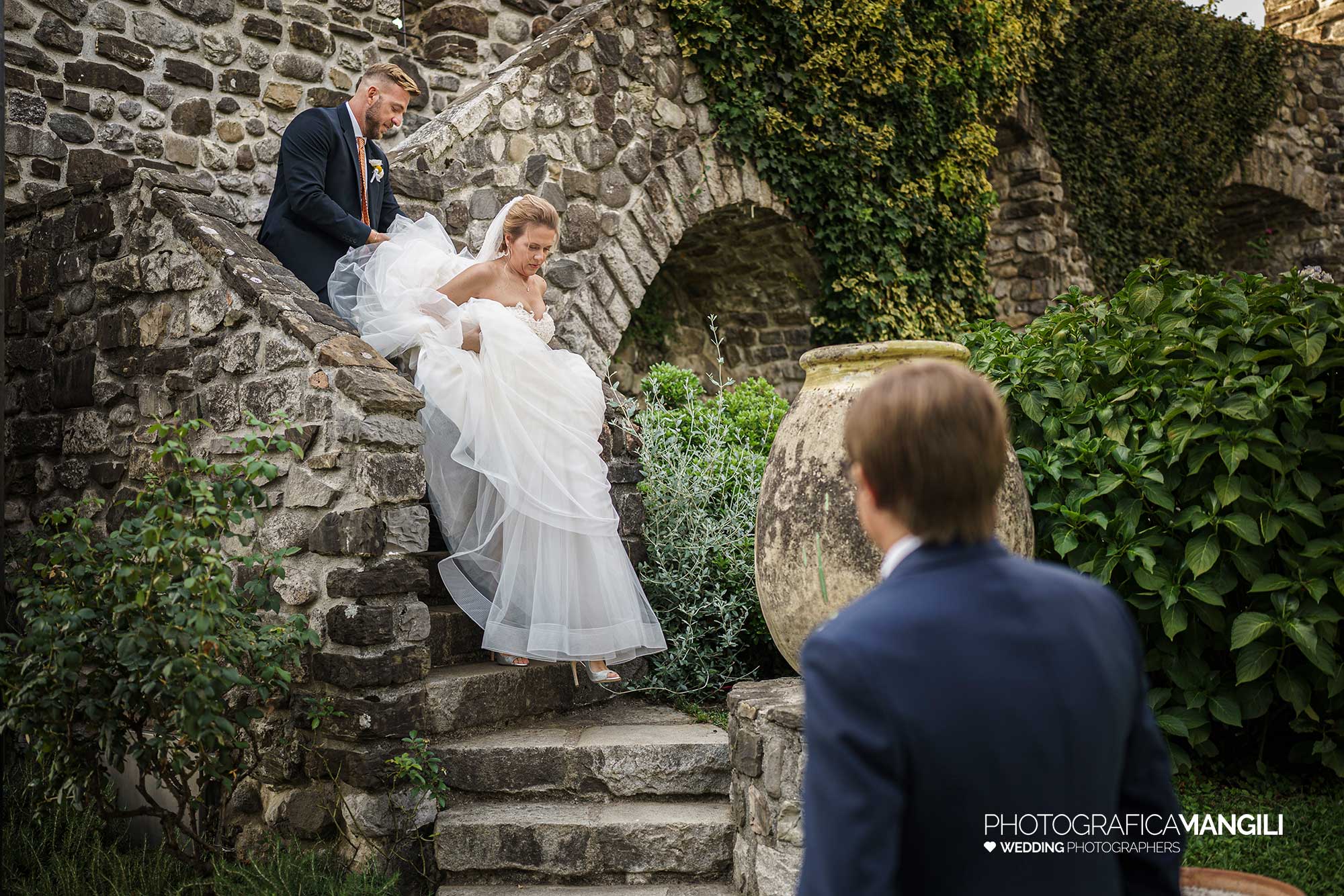 018 fotografo matrimonio reportage wedding sposi ingresso cerimonia rito civile castello rossino calolziocorte lecco lago como 018 fotografo matrimonio reportage wedding sposi ingresso cerimonia rito civile castello rossino calolziocorte lecco lago como