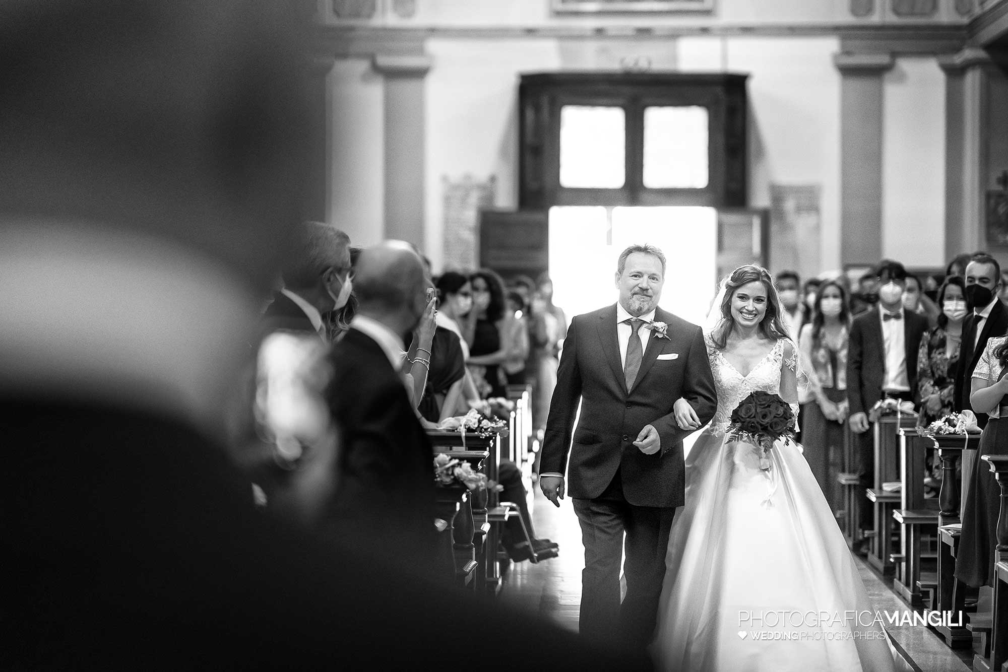 019 fotografo matrimonio reportage wedding ingresso sposa chiesa cerimonia religiosa milano 019 fotografo matrimonio reportage wedding ingresso sposa chiesa cerimonia religiosa milano