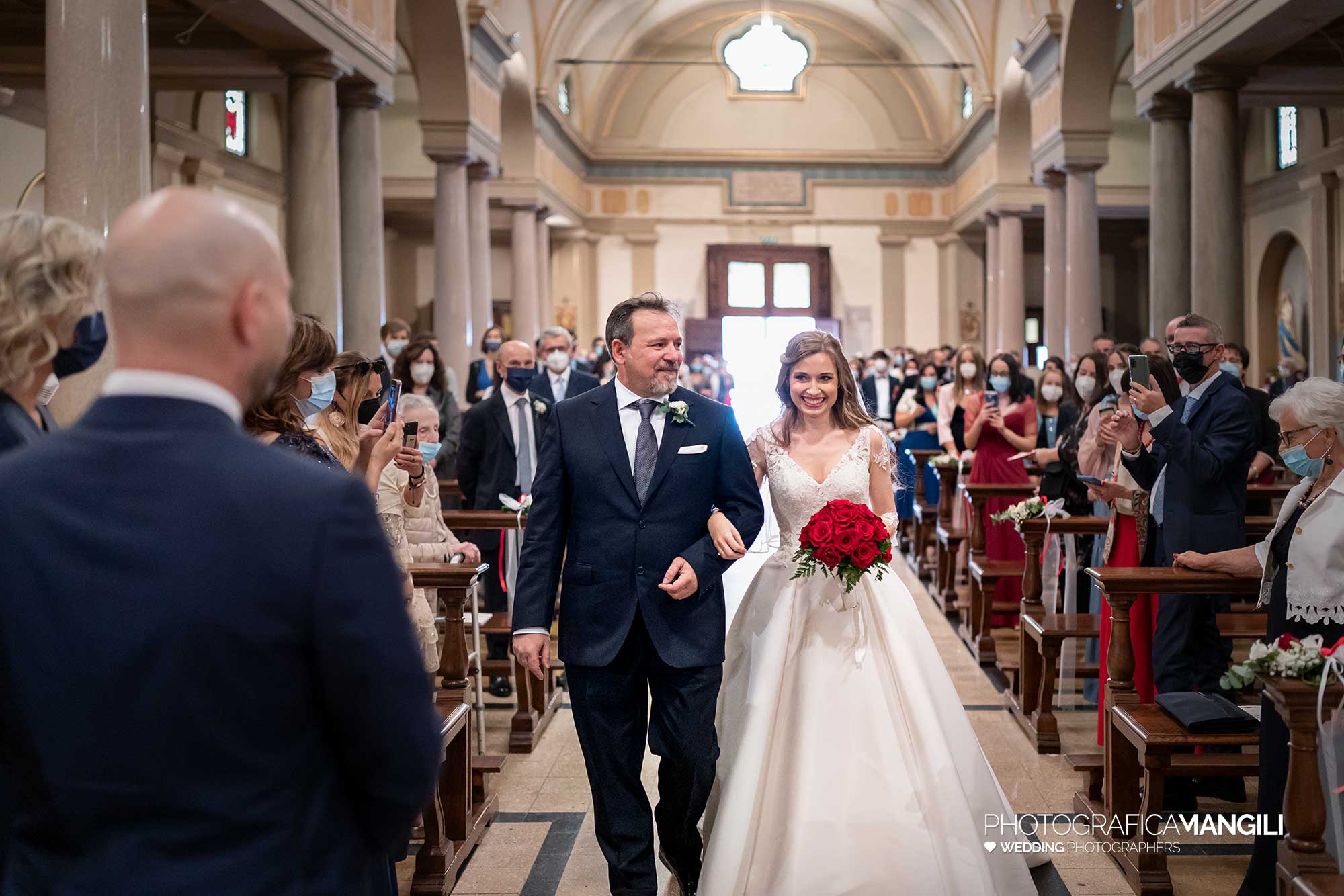 020 fotografo matrimonio reportage wedding ingresso sposa chiesa cerimonia religiosa milano 020 fotografo matrimonio reportage wedding ingresso sposa chiesa cerimonia religiosa milano