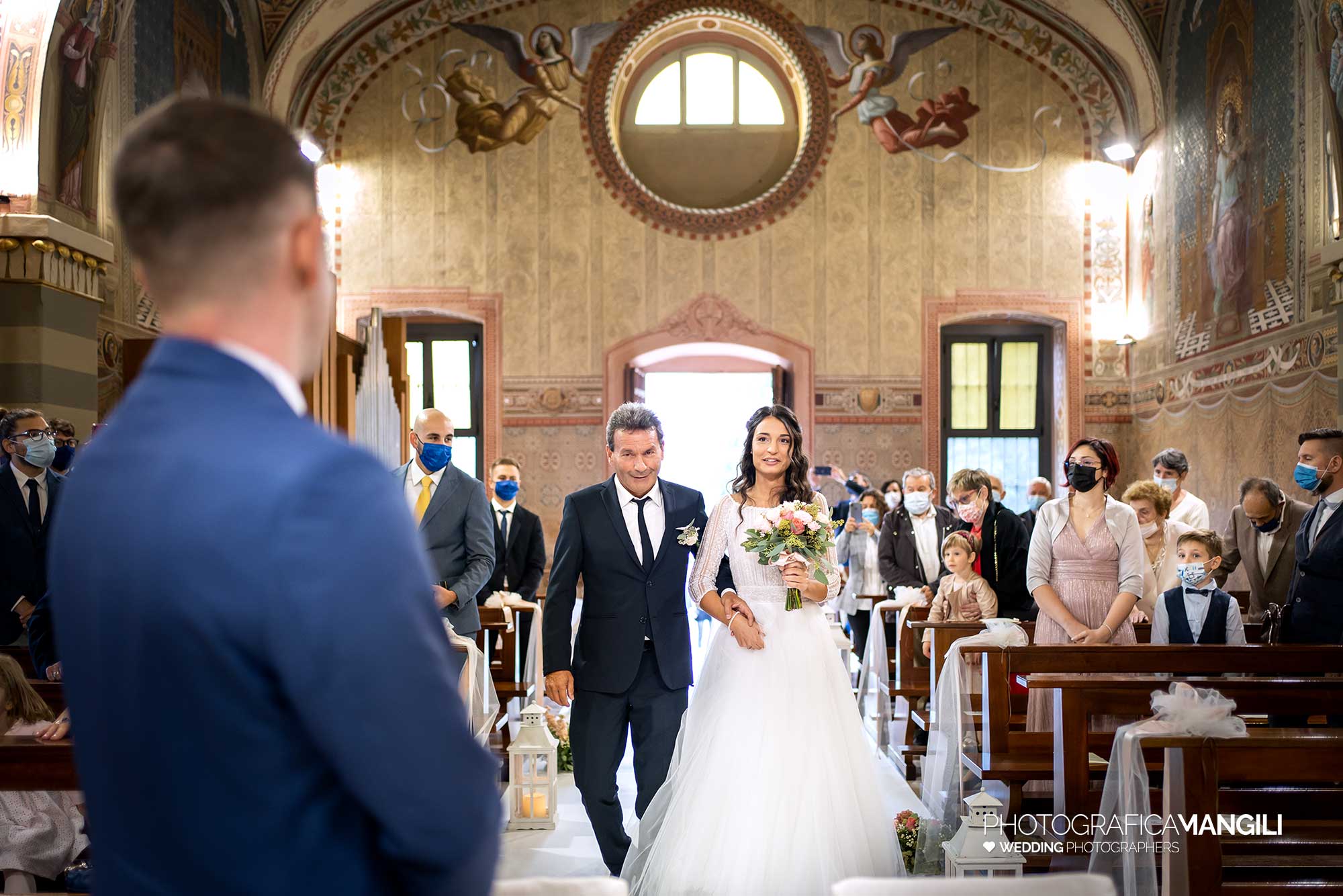 020 fotografo matrimonio wedding reportage ingresso chiesa sposa con padre pradalunga bergamo 020 fotografo matrimonio wedding reportage ingresso chiesa sposa con padre pradalunga bergamo