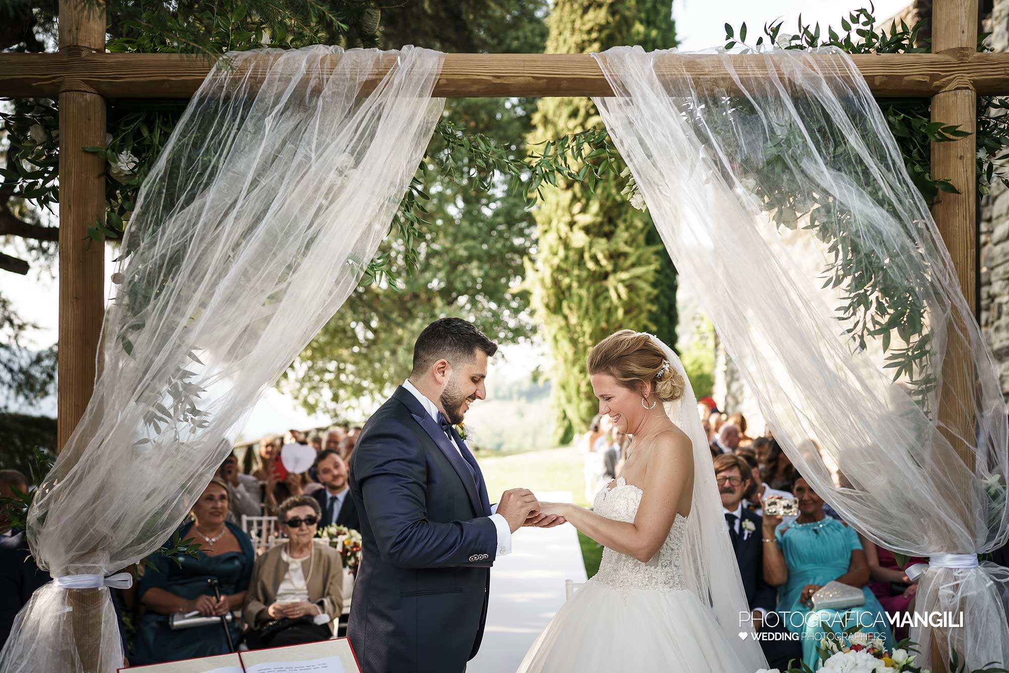021 fotografo matrimonio reportage wedding sposi cerimonia rito civile scambio anelli castello rossino calolziocorte lecco lago como 021 fotografo matrimonio reportage wedding sposi cerimonia rito civile scambio anelli castello rossino calolziocorte lecco lago como