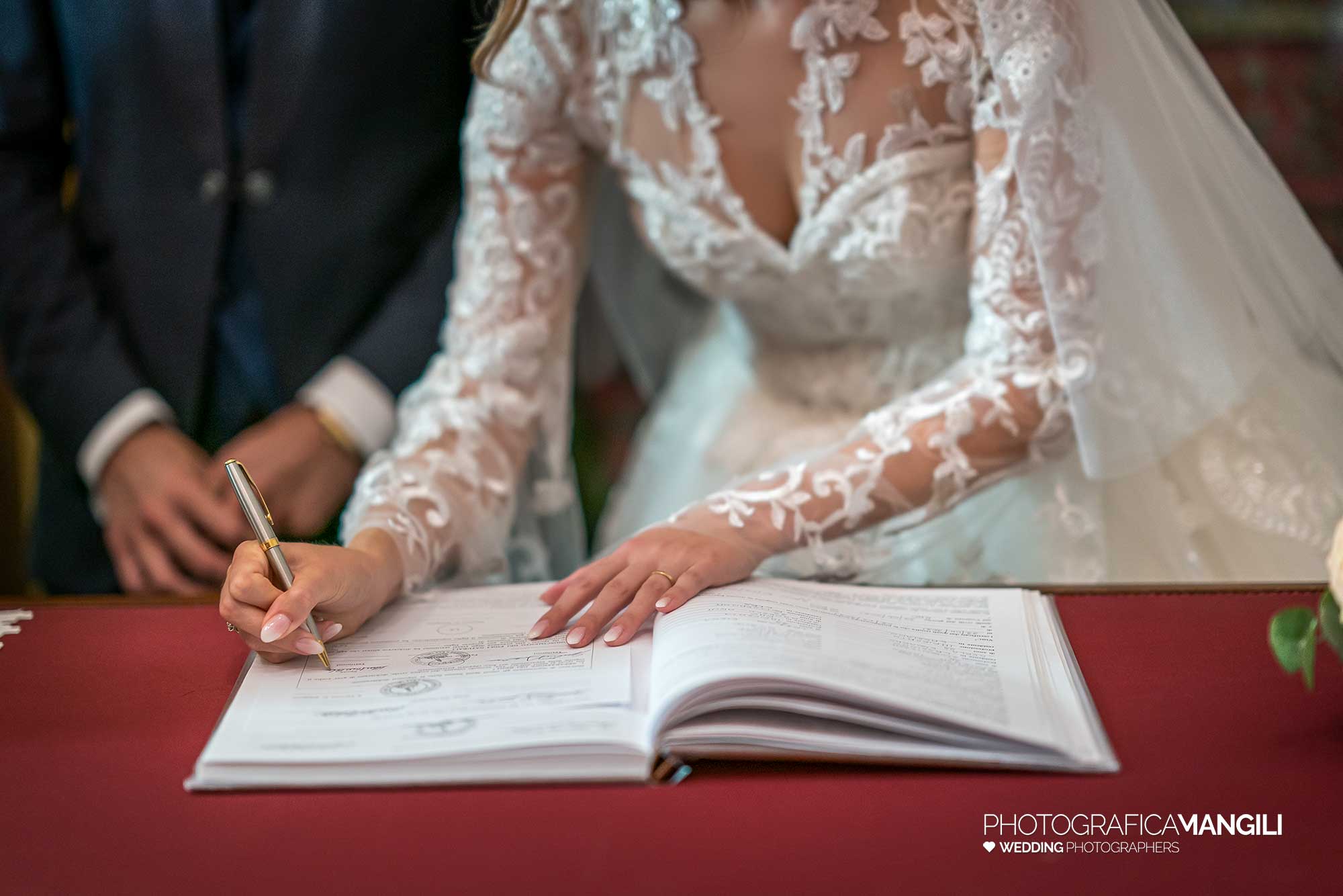 021 fotografo matrimonio reportage wedding sposi firme chiesa rho milano 021 fotografo matrimonio reportage wedding sposi firme chiesa rho milano