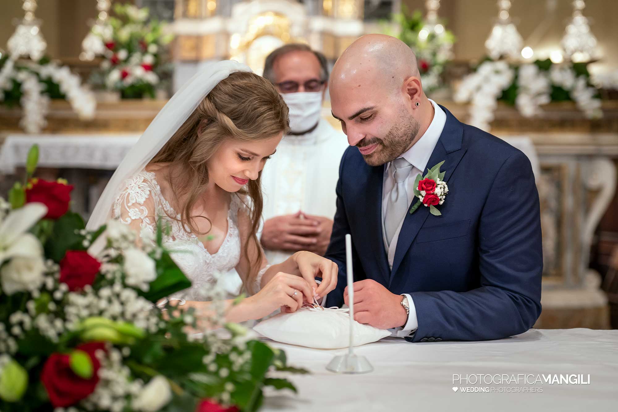 022 fotografo matrimonio reportage wedding sposi scambio anelli chiesa cerimonia religiosa milano 022 fotografo matrimonio reportage wedding sposi scambio anelli chiesa cerimonia religiosa milano