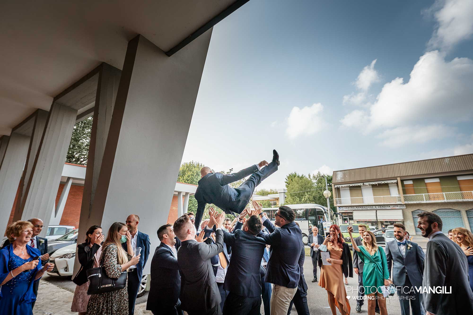 023 fotografo matrimonio reportage wedding amici lancio sposo castello cernusco lombardone lecco 1 023 fotografo matrimonio reportage wedding amici lancio sposo castello cernusco lombardone lecco 1