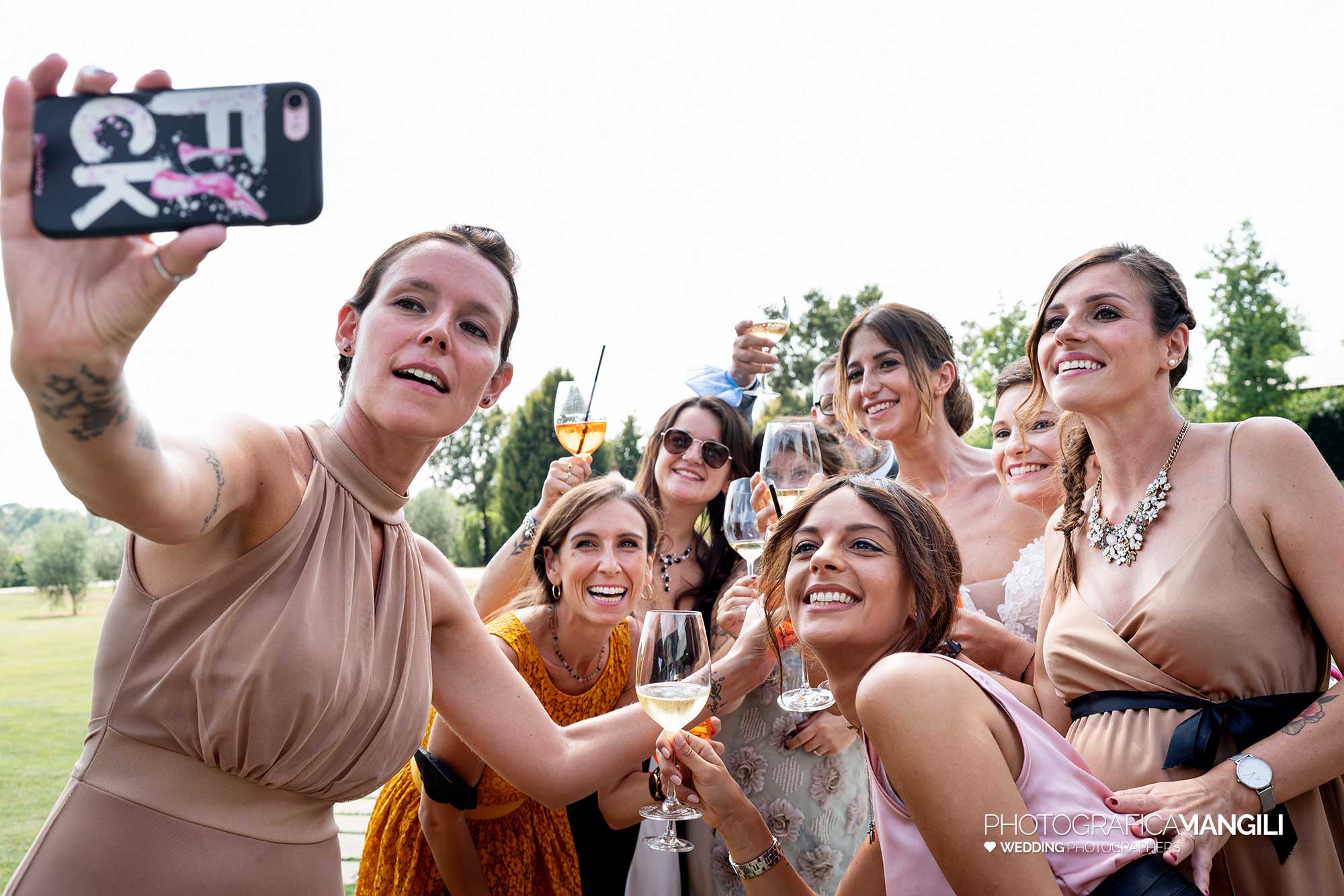 024 fotografo matrimonio reportage wedding selfie amici sposi tenuta serradesca scanzorosciate bergamo 024 fotografo matrimonio reportage wedding selfie amici sposi tenuta serradesca scanzorosciate bergamo