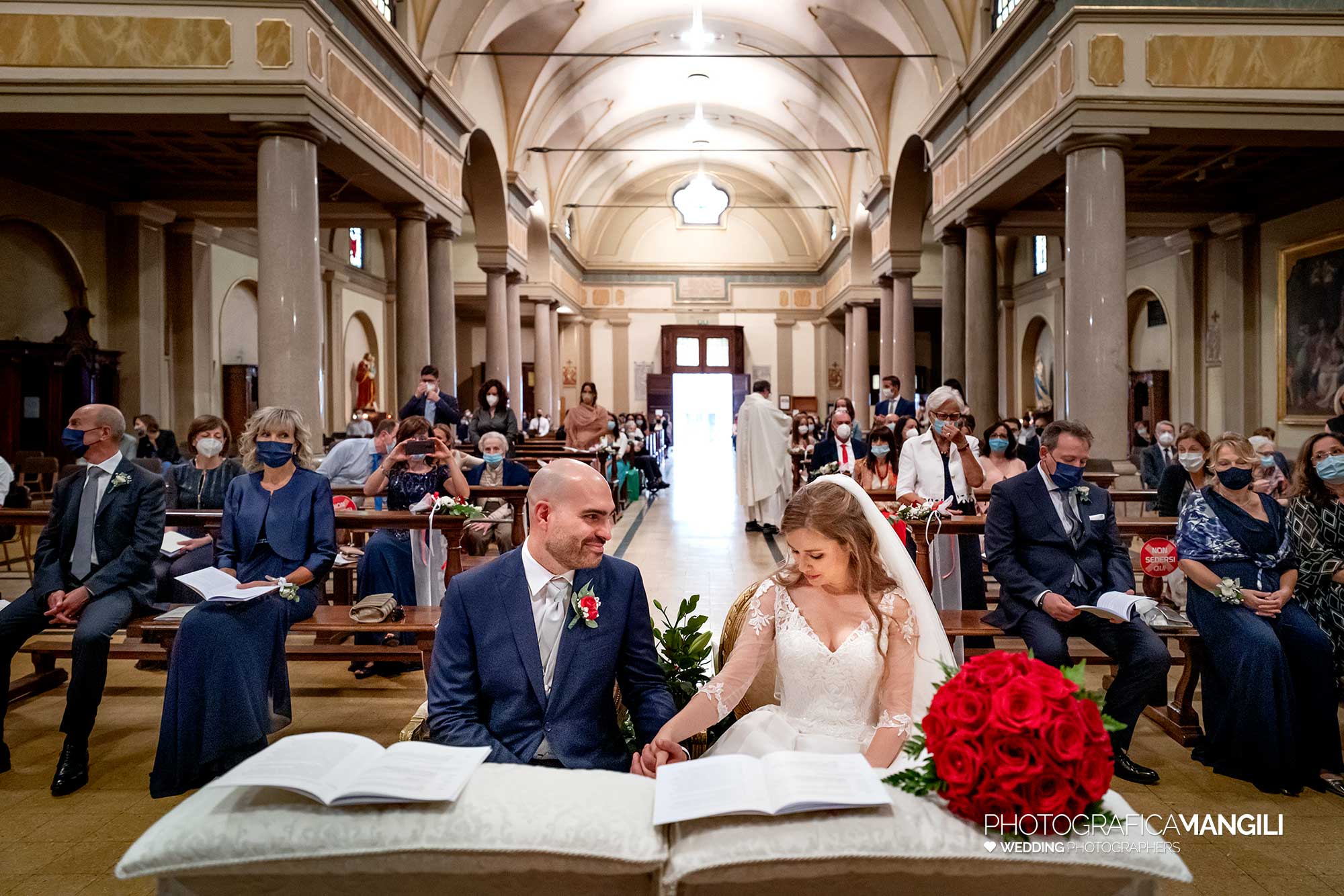 024 fotografo matrimonio reportage wedding sposi chiesa cerimonia religiosa milano 024 fotografo matrimonio reportage wedding sposi chiesa cerimonia religiosa milano