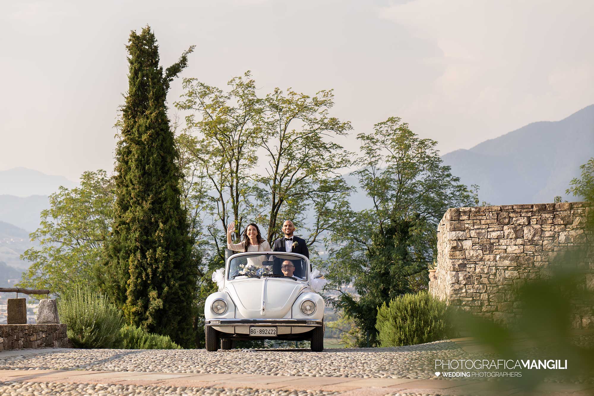 024 fotografo matrimonio reportage wedding sposi ritratto arrivo macchina castello degli angeli carobbio degli angeli bergamo 024 fotografo matrimonio reportage wedding sposi ritratto arrivo macchina castello degli angeli carobbio degli angeli bergamo