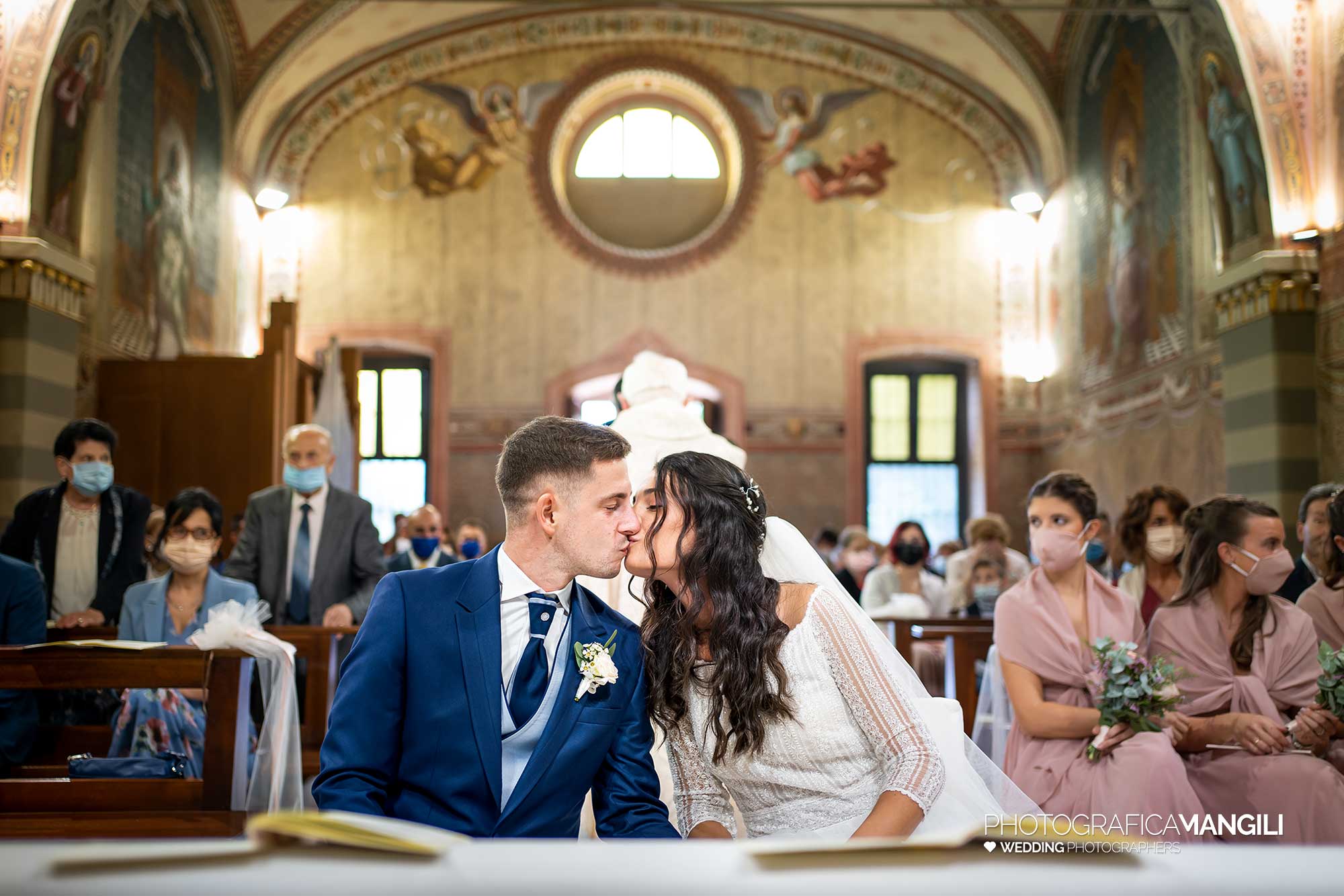 024 fotografo matrimonio wedding reportage bacio sposi chiesa cerimonia religiosa pradalunga bergamo 024 fotografo matrimonio wedding reportage bacio sposi chiesa cerimonia religiosa pradalunga bergamo