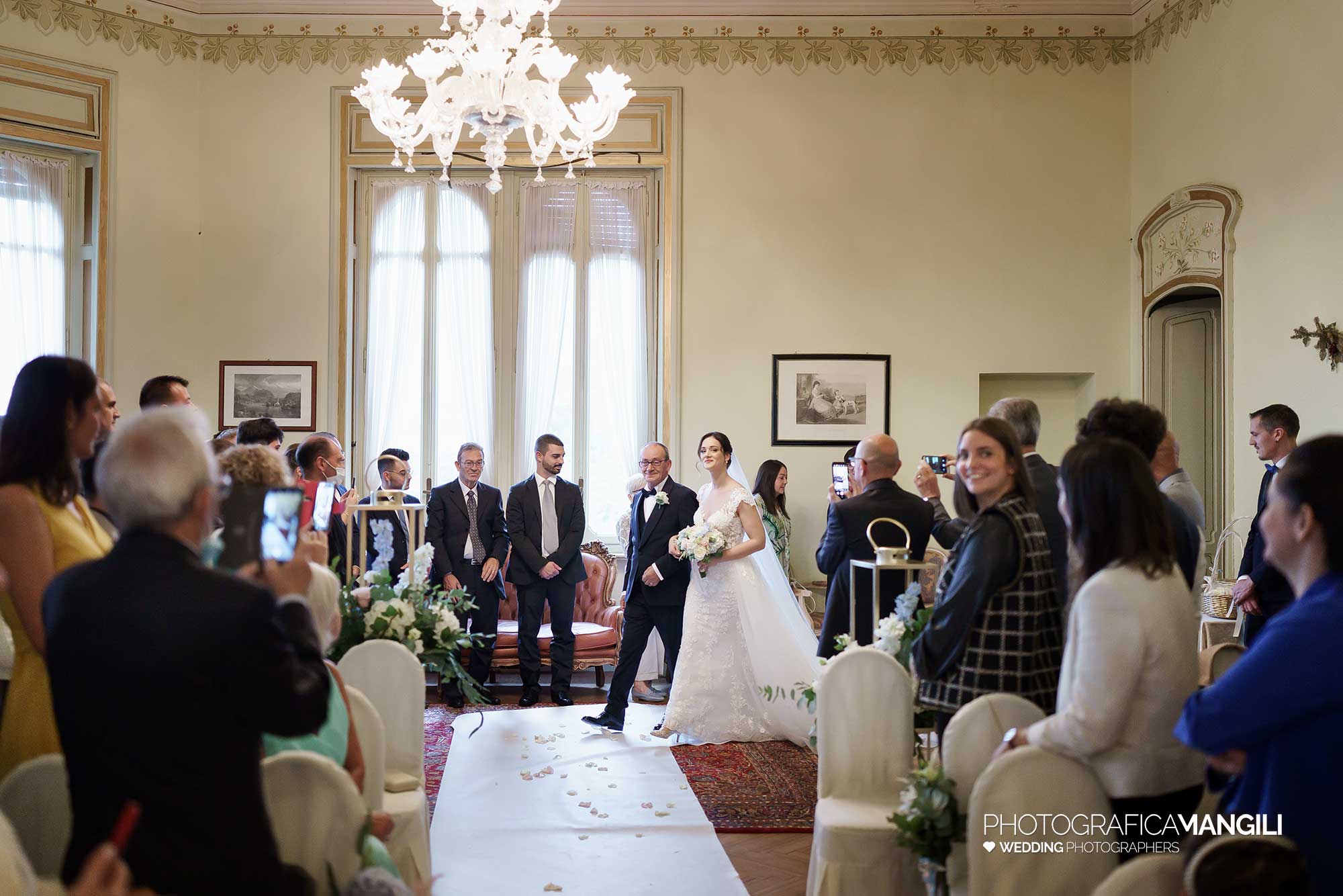025 fotografo matrimonio reportage wedding ingresso sposa rito civile villa ex magni rizzoli canzo como 025 fotografo matrimonio reportage wedding ingresso sposa rito civile villa ex magni rizzoli canzo como