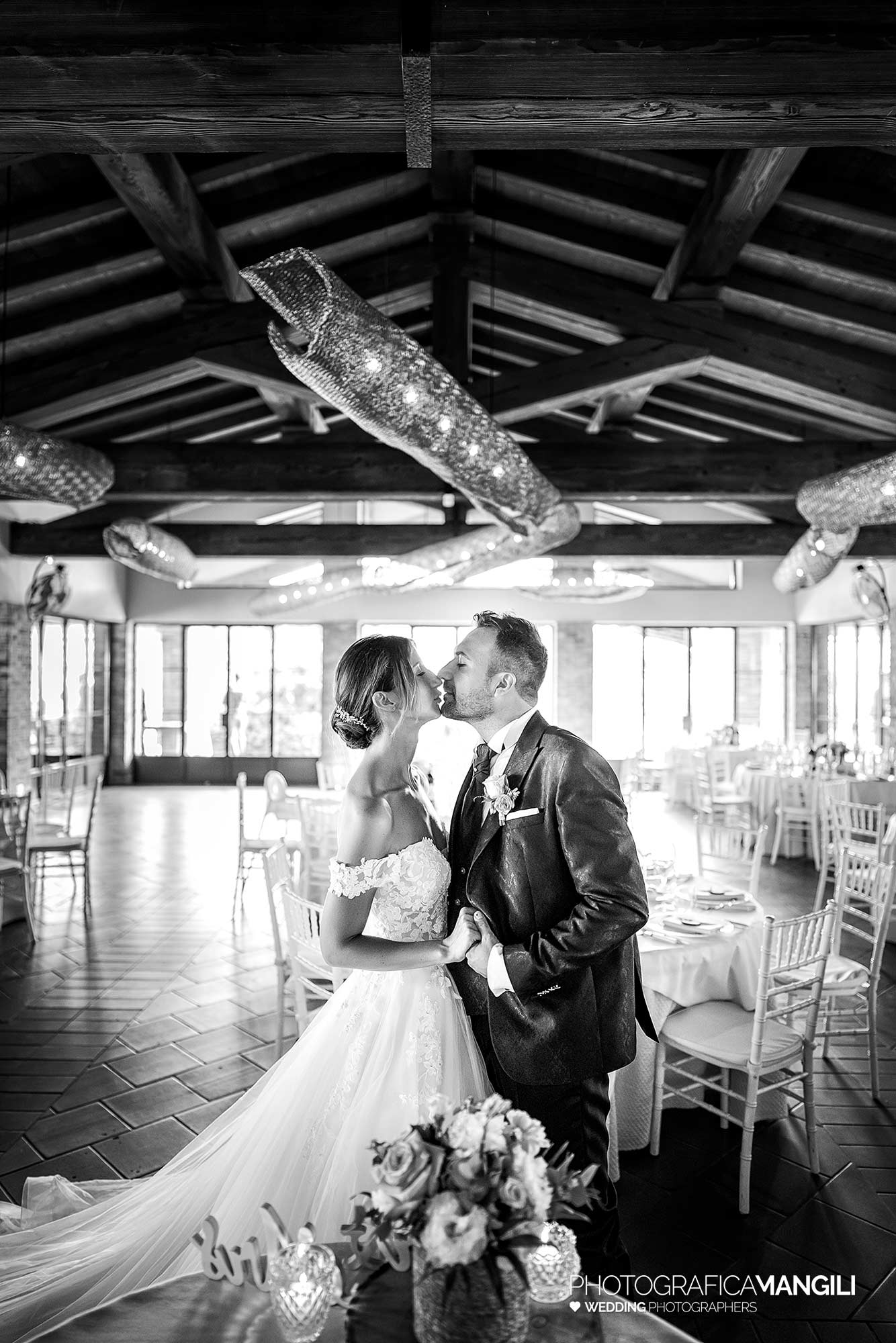 025 fotografo matrimonio reportage wedding ritratto sposi sala interna tenuta serradesca scanzorosciate bergamo 025 fotografo matrimonio reportage wedding ritratto sposi sala interna tenuta serradesca scanzorosciate bergamo