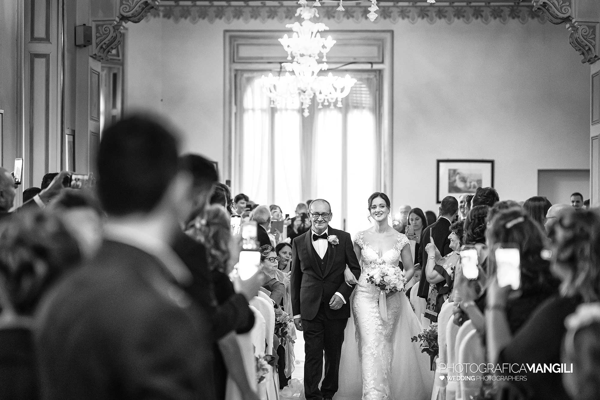 026 fotografo matrimonio reportage wedding ingresso sposa padre rito civile villa ex magni rizzoli canzo como 026 fotografo matrimonio reportage wedding ingresso sposa padre rito civile villa ex magni rizzoli canzo como