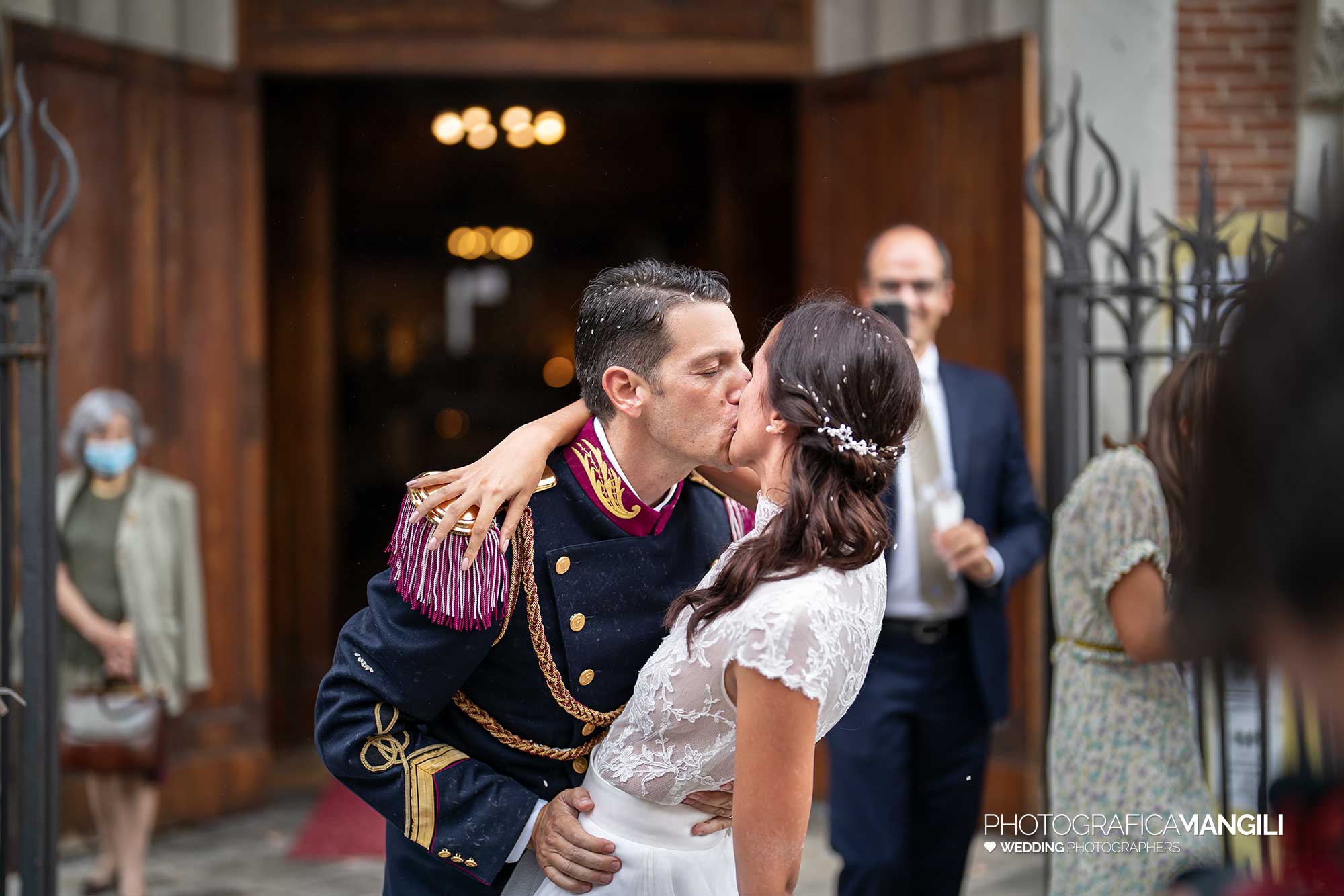 027 fotografo matrimonio reportage real wedding sposi uscita chiesa 027 fotografo matrimonio reportage real wedding sposi uscita chiesa