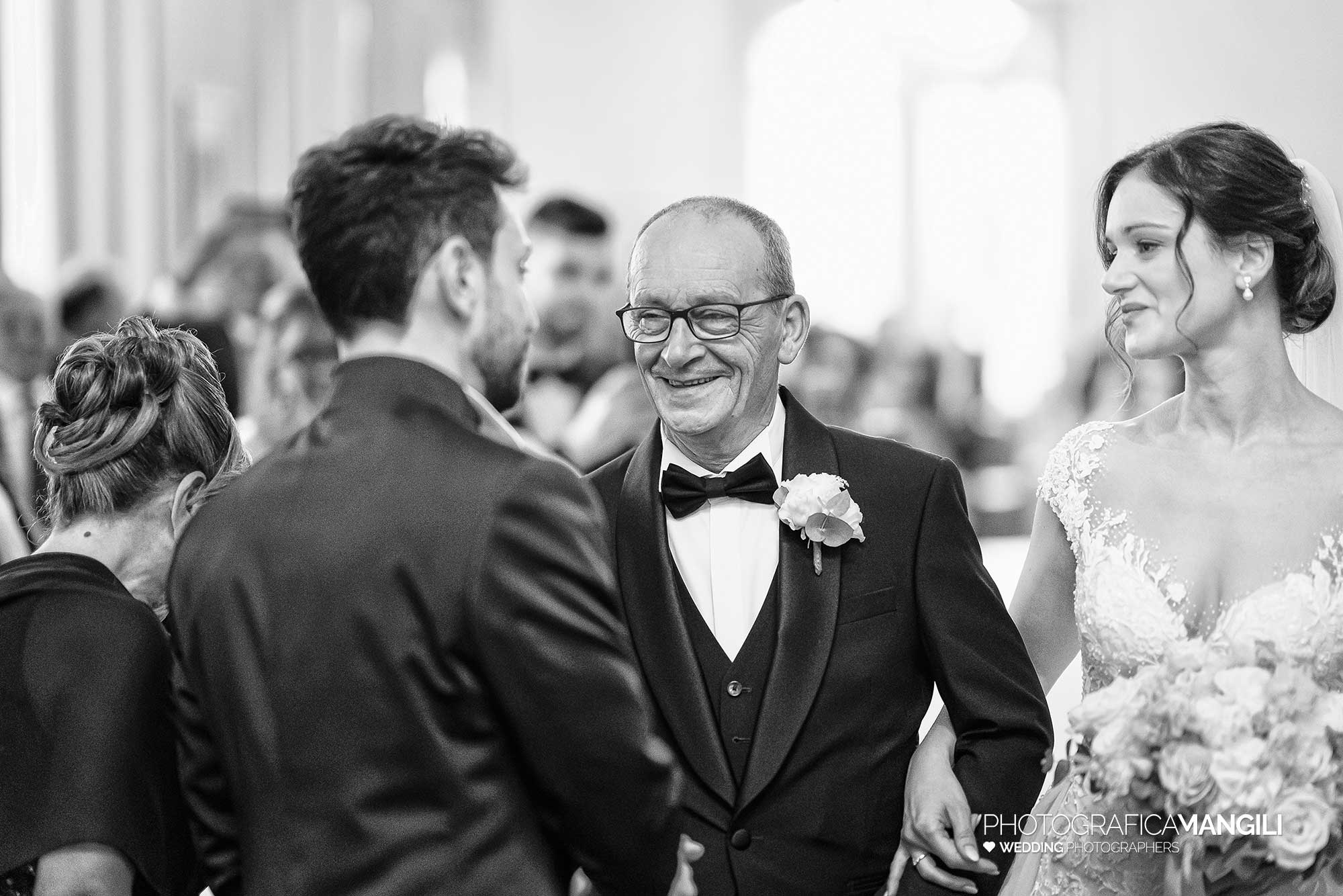 027 fotografo matrimonio reportage wedding ingresso sposa rito civile villa ex magni rizzoli canzo como 027 fotografo matrimonio reportage wedding ingresso sposa rito civile villa ex magni rizzoli canzo como