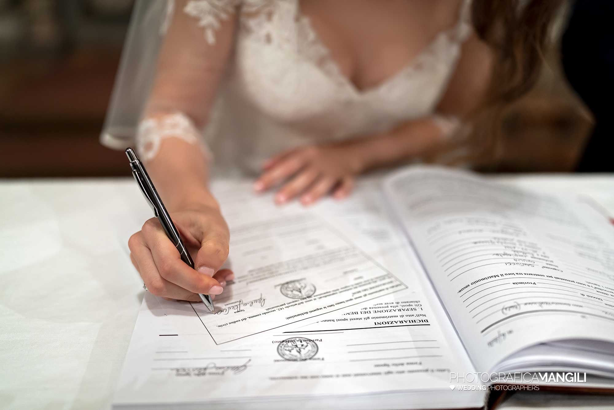 027 fotografo matrimonio reportage wedding sposi firma chiesa cerimonia religiosa milano 027 fotografo matrimonio reportage wedding sposi firma chiesa cerimonia religiosa milano