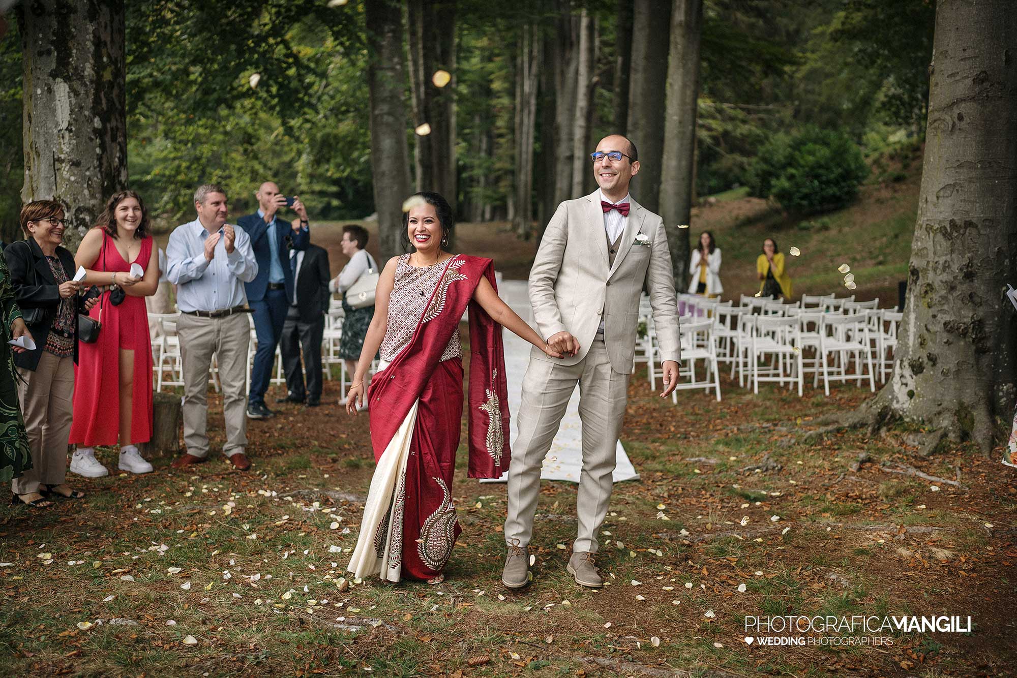 028 fotografo matrimonio reportage wedding sposi ritratto uscita cerimonia lancio petali rito civile villa pietraluna bellagio como 028 fotografo matrimonio reportage wedding sposi ritratto uscita cerimonia lancio petali rito civile villa pietraluna bellagio como