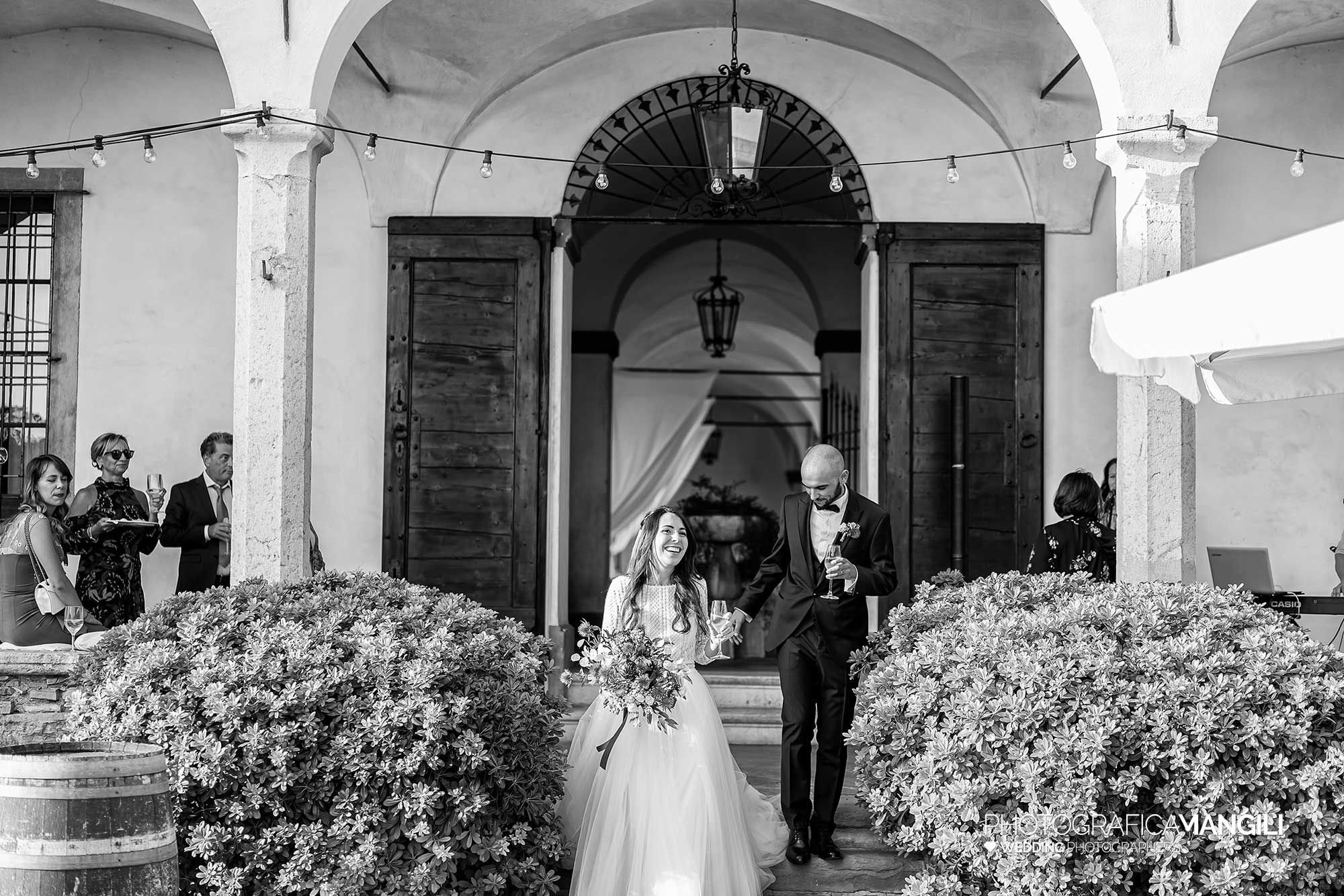 030 fotografo matrimonio reportage wedding sposi cortile ritratto castello degli angeli carobbio degli angeli bergamo 030 fotografo matrimonio reportage wedding sposi cortile ritratto castello degli angeli carobbio degli angeli bergamo
