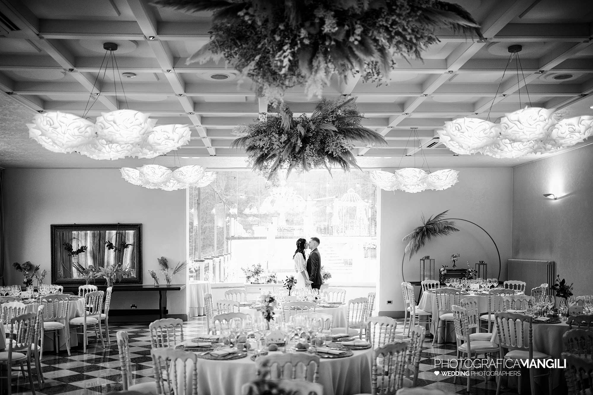 031 fotografo matrimonio wedding reportage ritratto sposi salone interno il fontanile gandosso bergamo 031 fotografo matrimonio wedding reportage ritratto sposi salone interno il fontanile gandosso bergamo