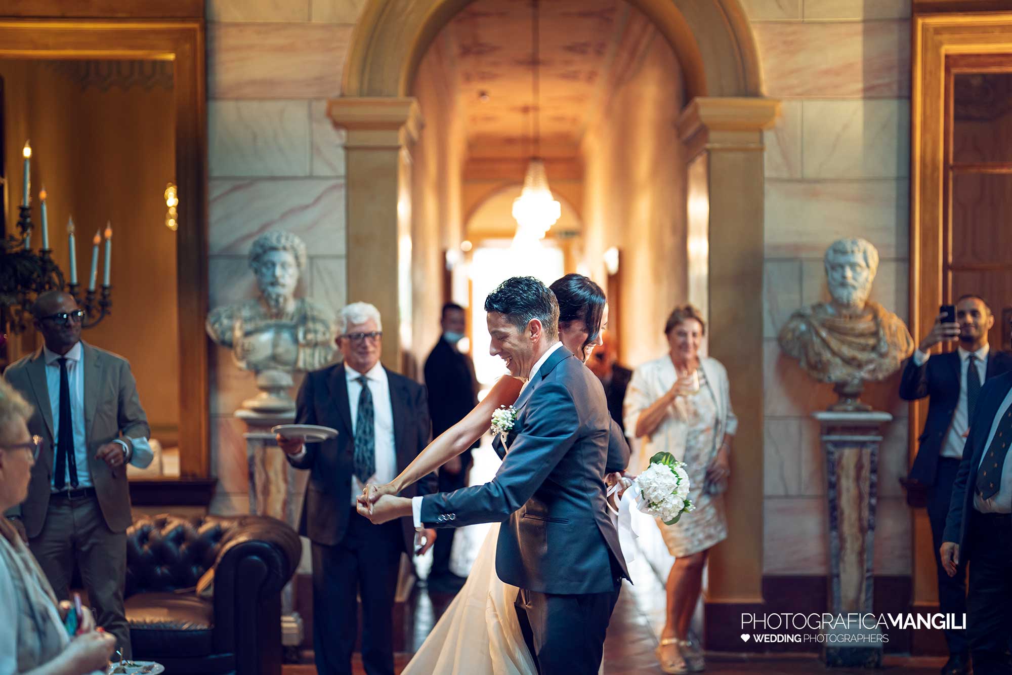 032 fotografo matrimonio reportage real wedding ballo sposi villa zanchi stezzano bergamo 032 fotografo matrimonio reportage real wedding ballo sposi villa zanchi stezzano bergamo