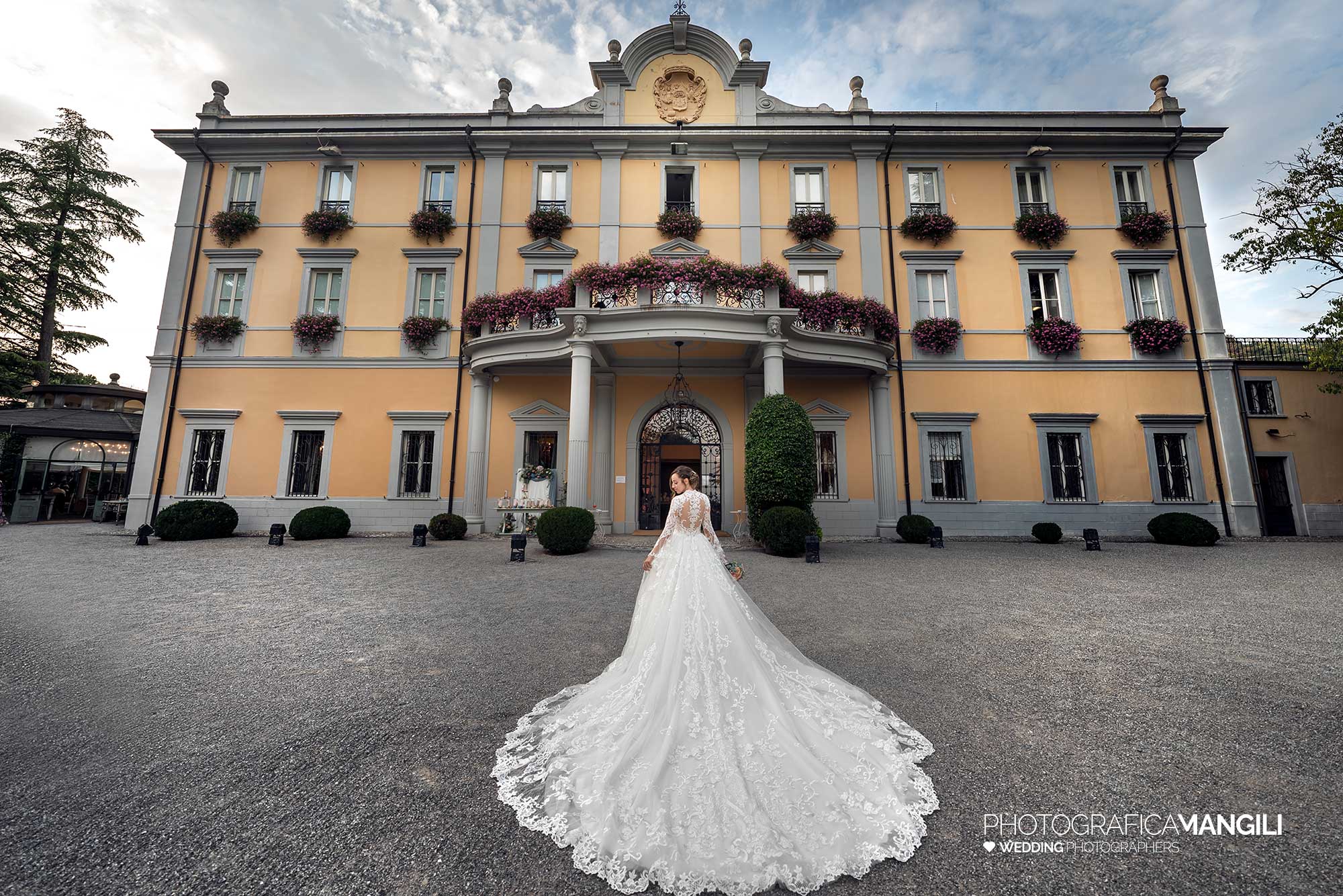 032 fotografo matrimonio reportage wedding sposa ritratto abito villa acquaroli carvico bergamo 032 fotografo matrimonio reportage wedding sposa ritratto abito villa acquaroli carvico bergamo