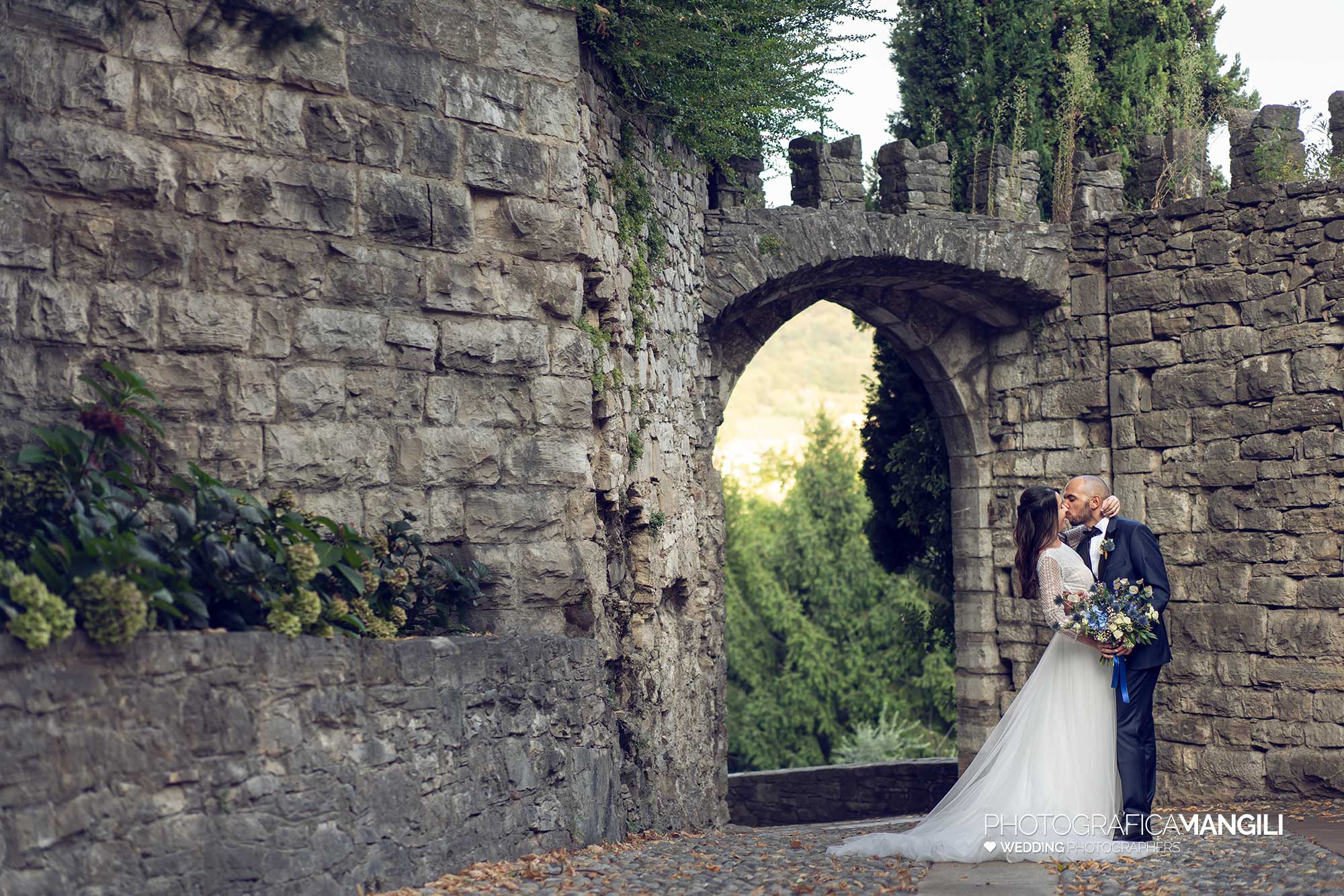 032 fotografo matrimonio reportage wedding sposi ritratto bacio castello degli angeli carobbio degli angeli bergamo 032 fotografo matrimonio reportage wedding sposi ritratto bacio castello degli angeli carobbio degli angeli bergamo