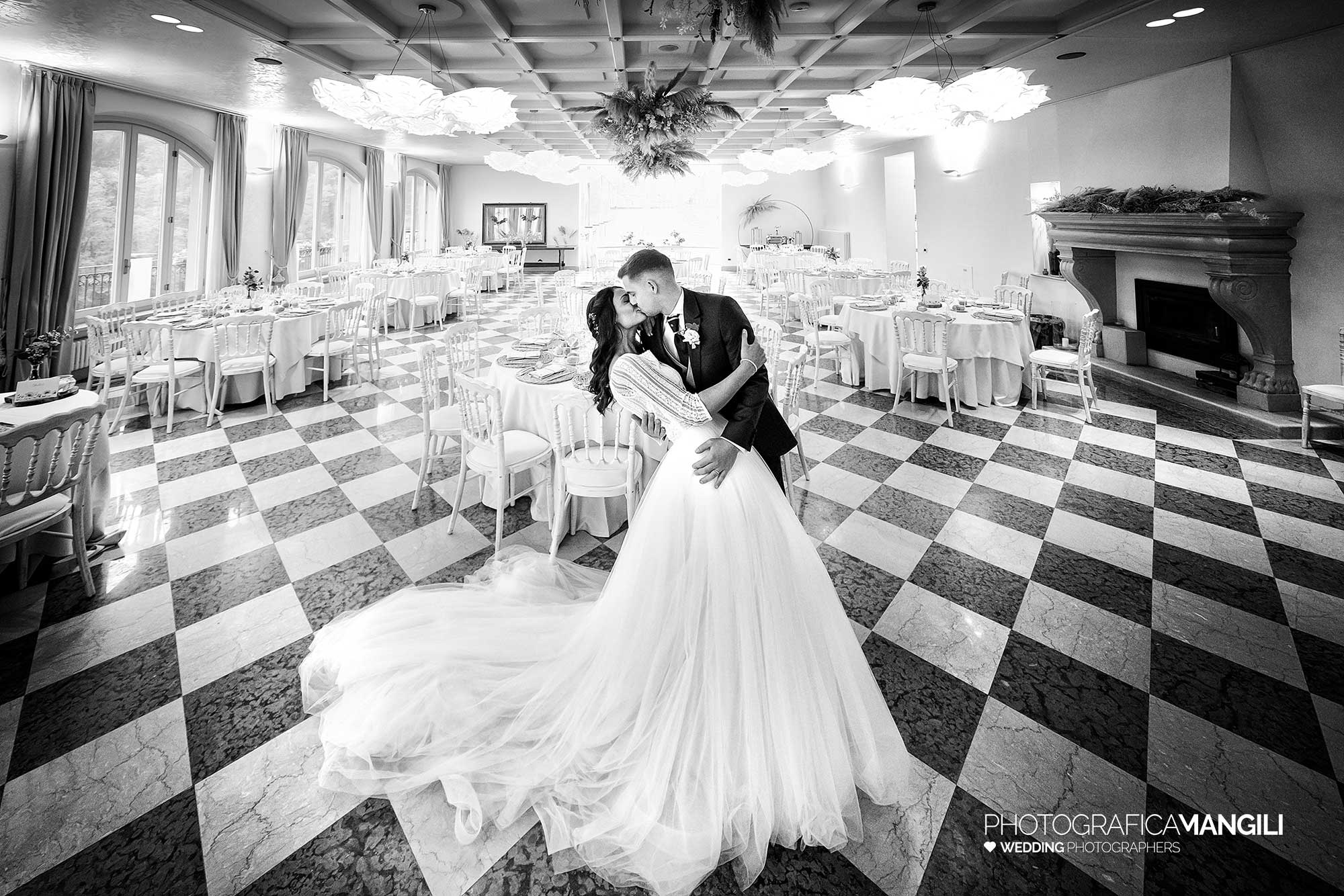 032 fotografo matrimonio wedding reportage ritratto sposi salone interno il fontanile gandosso bergamo 032 fotografo matrimonio wedding reportage ritratto sposi salone interno il fontanile gandosso bergamo