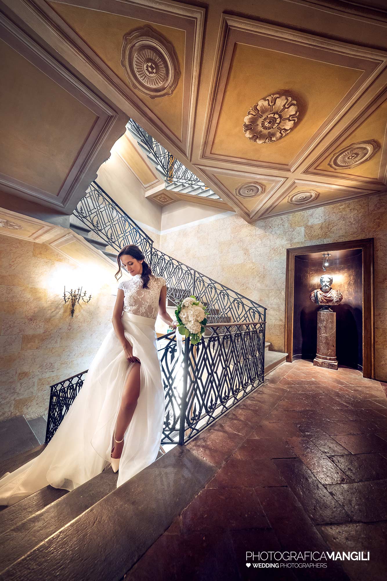 034 fotografo matrimonio reportage real wedding ritratto sposa scala villa zanchi stezzano bergamo 034 fotografo matrimonio reportage real wedding ritratto sposa scala villa zanchi stezzano bergamo