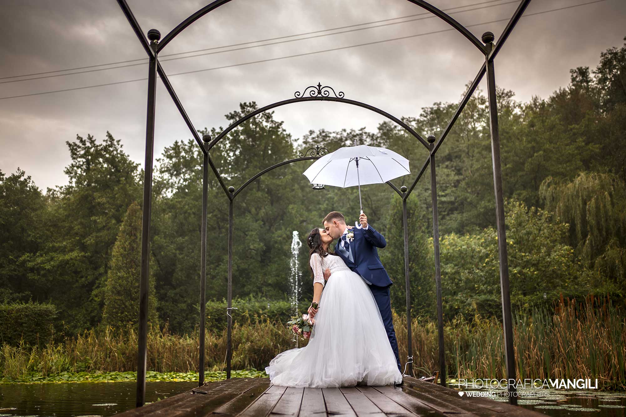 035 fotografo matrimonio wedding reportage ritratto sposi pontile laghetto giardino il fontanile gandosso bergamo 035 fotografo matrimonio wedding reportage ritratto sposi pontile laghetto giardino il fontanile gandosso bergamo