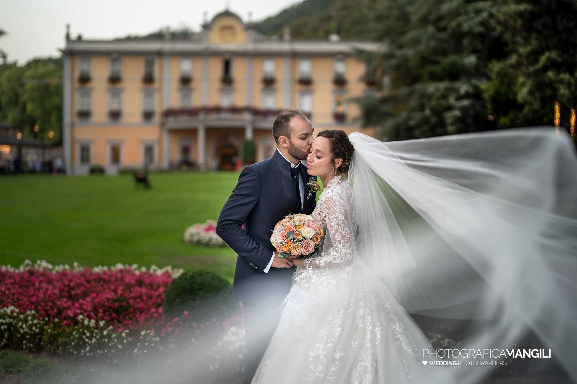 037 fotografo matrimonio reportage wedding sposi ritratto bacio velo villa acquaroli carvico bergamo 037 fotografo matrimonio reportage wedding sposi ritratto bacio velo villa acquaroli carvico bergamo