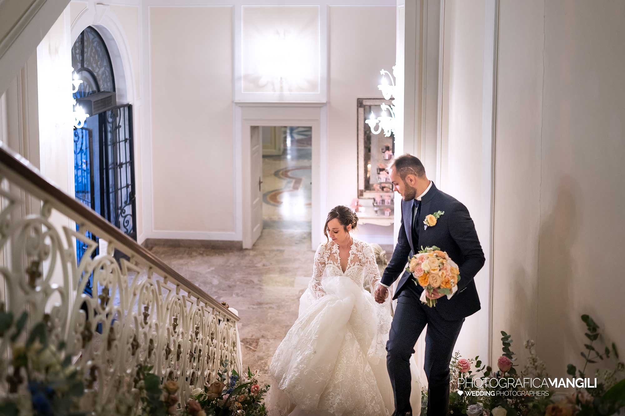 038 fotografo matrimonio reportage wedding sposi ingresso sala villa acquaroli carvico bergamo 038 fotografo matrimonio reportage wedding sposi ingresso sala villa acquaroli carvico bergamo