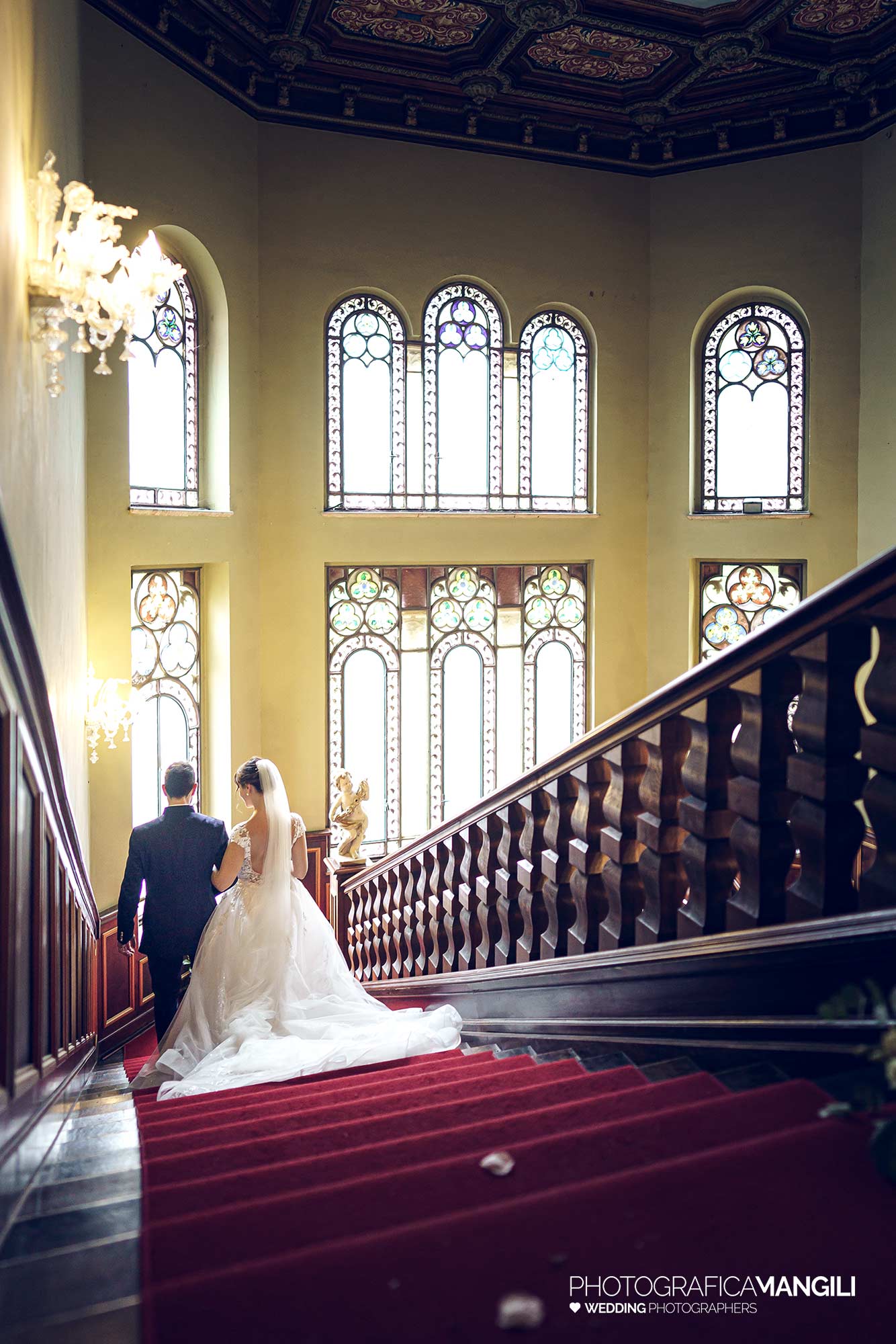 039 fotografo matrimonio reportage wedding ritratto sposi su scala villa ex magni rizzoli canzo como 039 fotografo matrimonio reportage wedding ritratto sposi su scala villa ex magni rizzoli canzo como