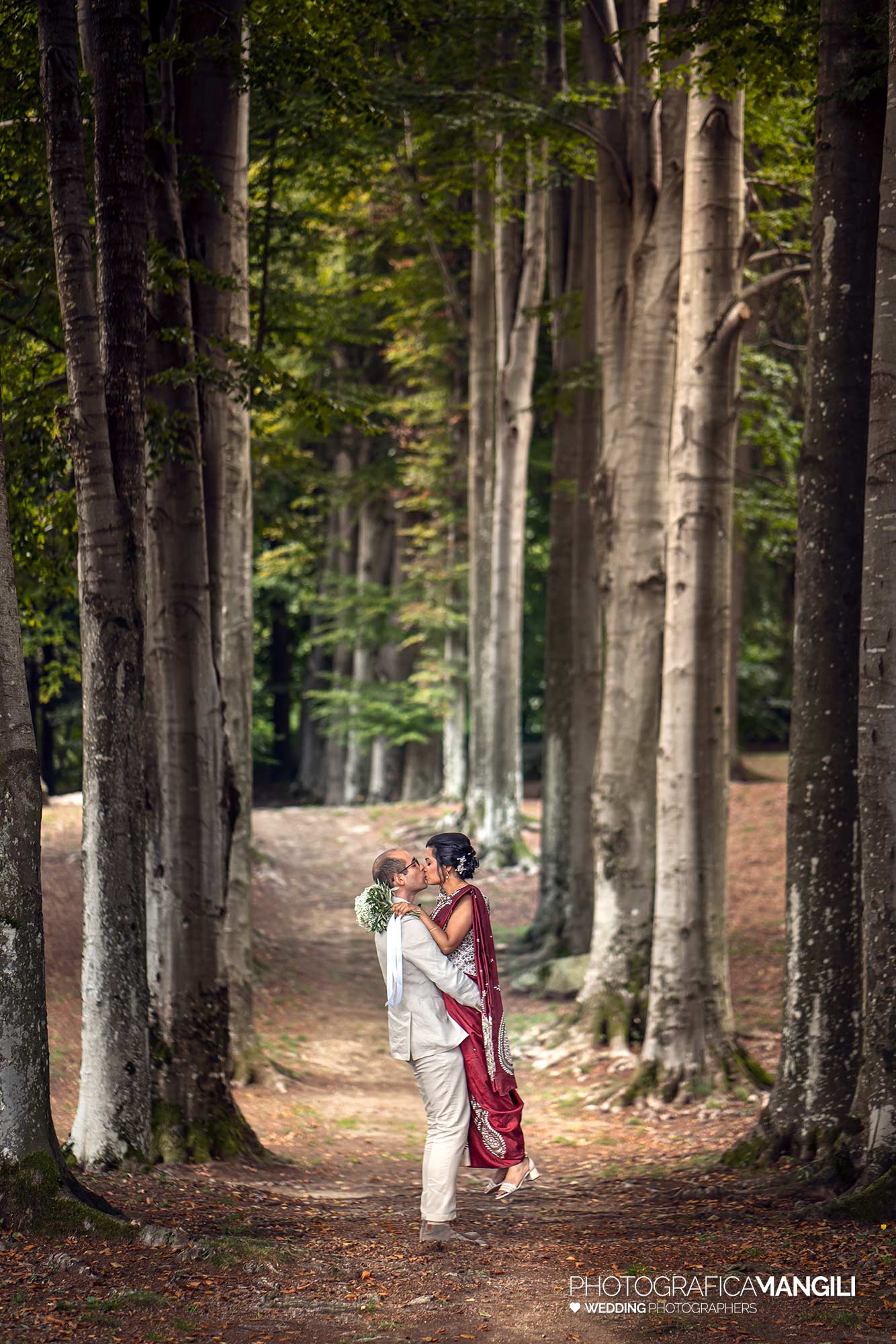 040 fotografo matrimonio reportage wedding sposi alberi bosco ritratto villa pietraluna bellagio como 040 fotografo matrimonio reportage wedding sposi alberi bosco ritratto villa pietraluna bellagio como