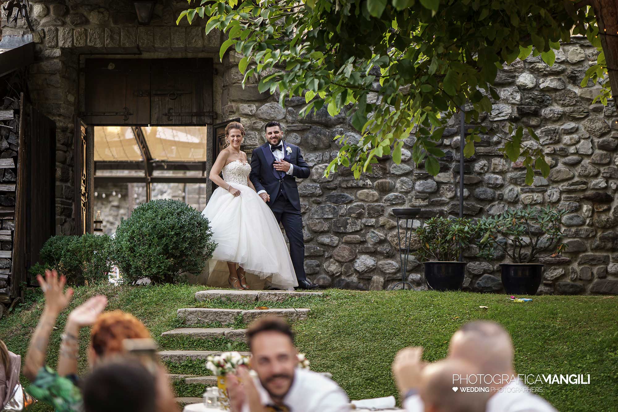 040 fotografo matrimonio reportage wedding sposi ingresso inizio cena castello rossino calolziocorte lecco lago como 040 fotografo matrimonio reportage wedding sposi ingresso inizio cena castello rossino calolziocorte lecco lago como