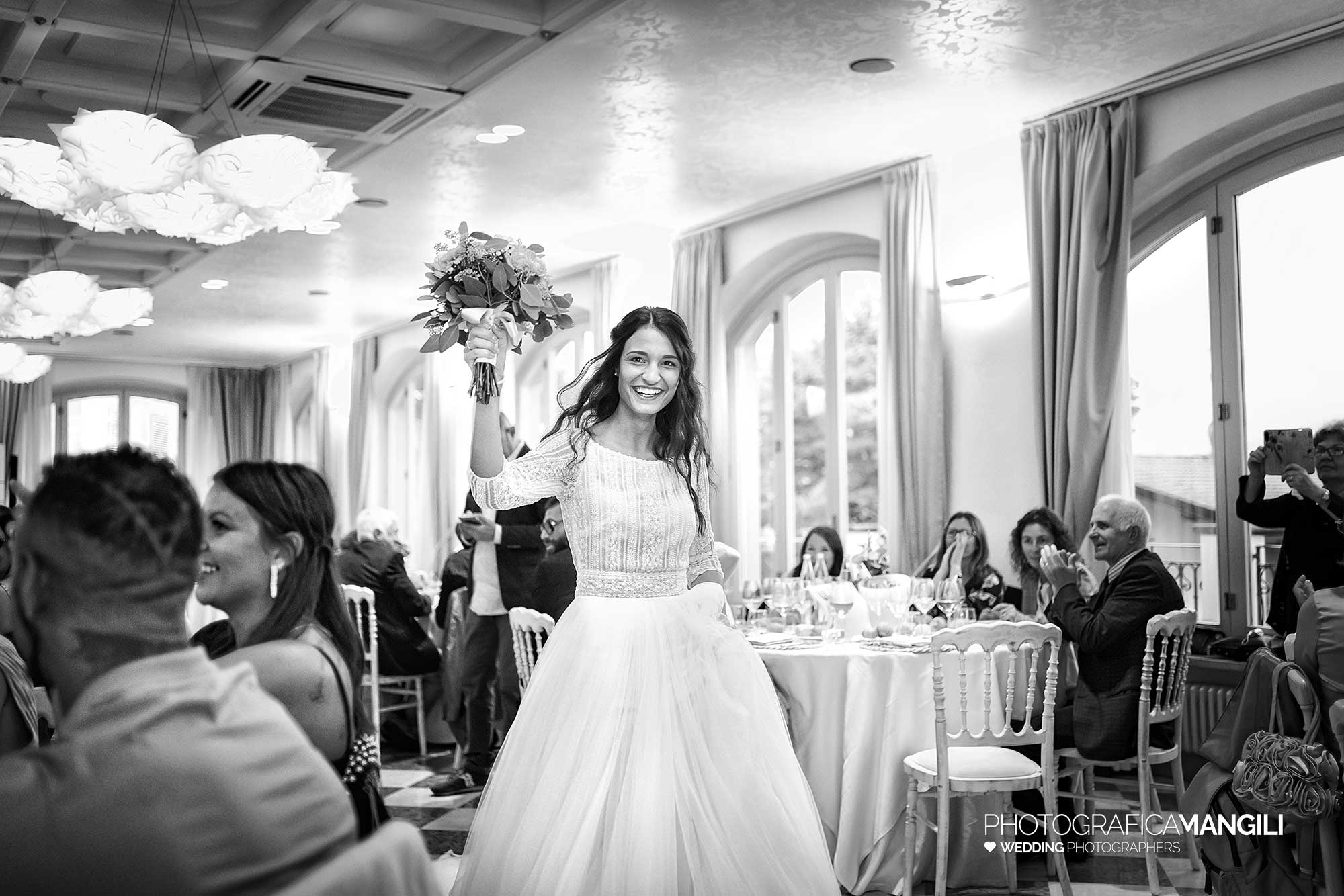 040 fotografo matrimonio wedding reportage ingresso sala amici pranzo il fontanile gandosso bergamo 040 fotografo matrimonio wedding reportage ingresso sala amici pranzo il fontanile gandosso bergamo