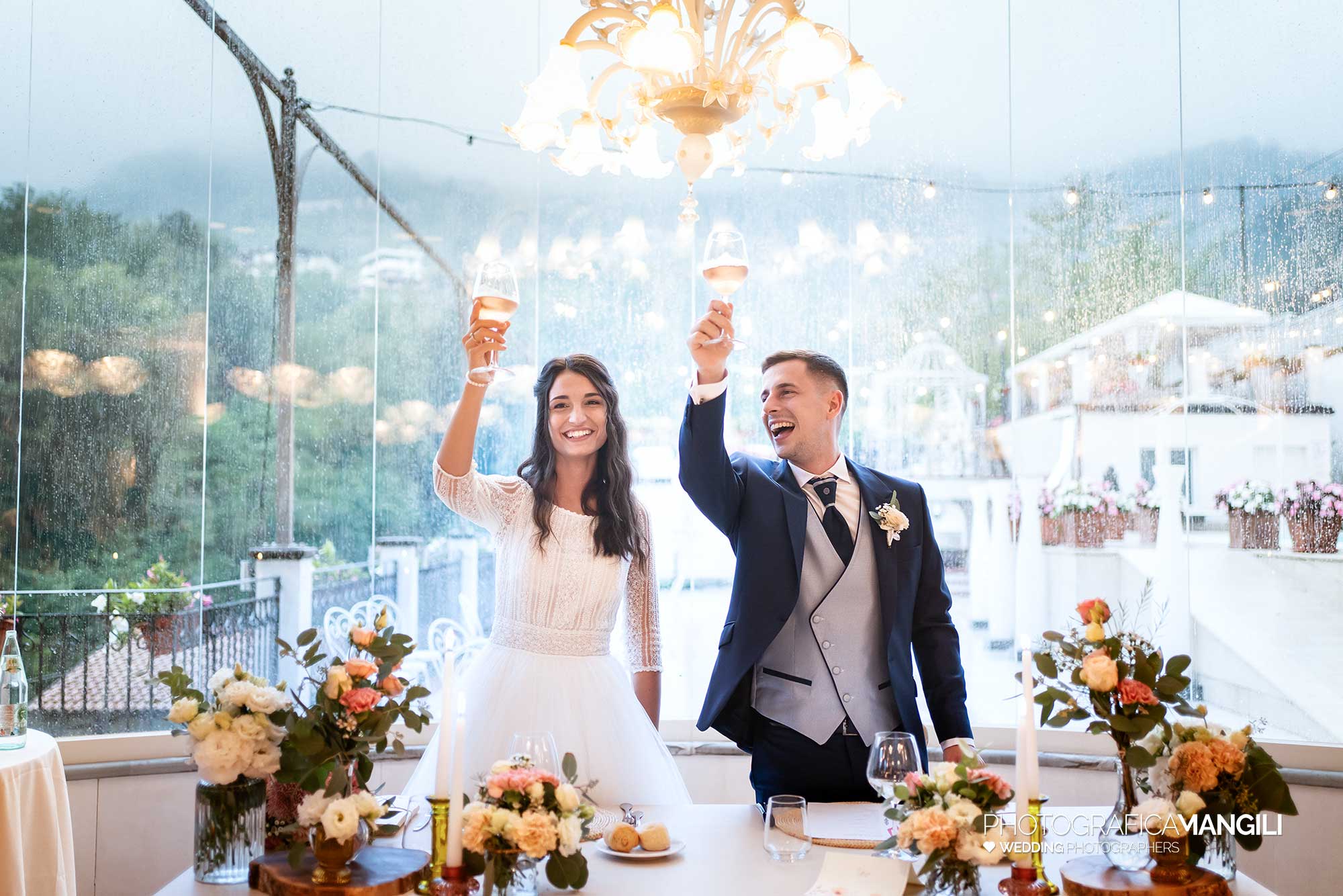 041 fotografo matrimonio wedding reportage ingresso sala amici pranzo il fontanile gandosso bergamo 041 fotografo matrimonio wedding reportage ingresso sala amici pranzo il fontanile gandosso bergamo