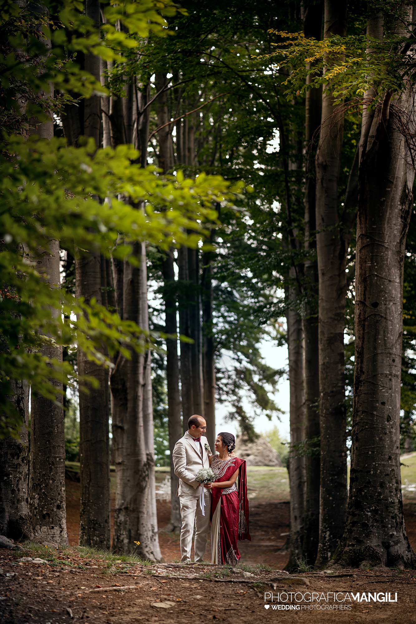 042 fotografo matrimonio reportage wedding sposi alberi bosco ritratto villa pietraluna bellagio como 042 fotografo matrimonio reportage wedding sposi alberi bosco ritratto villa pietraluna bellagio como