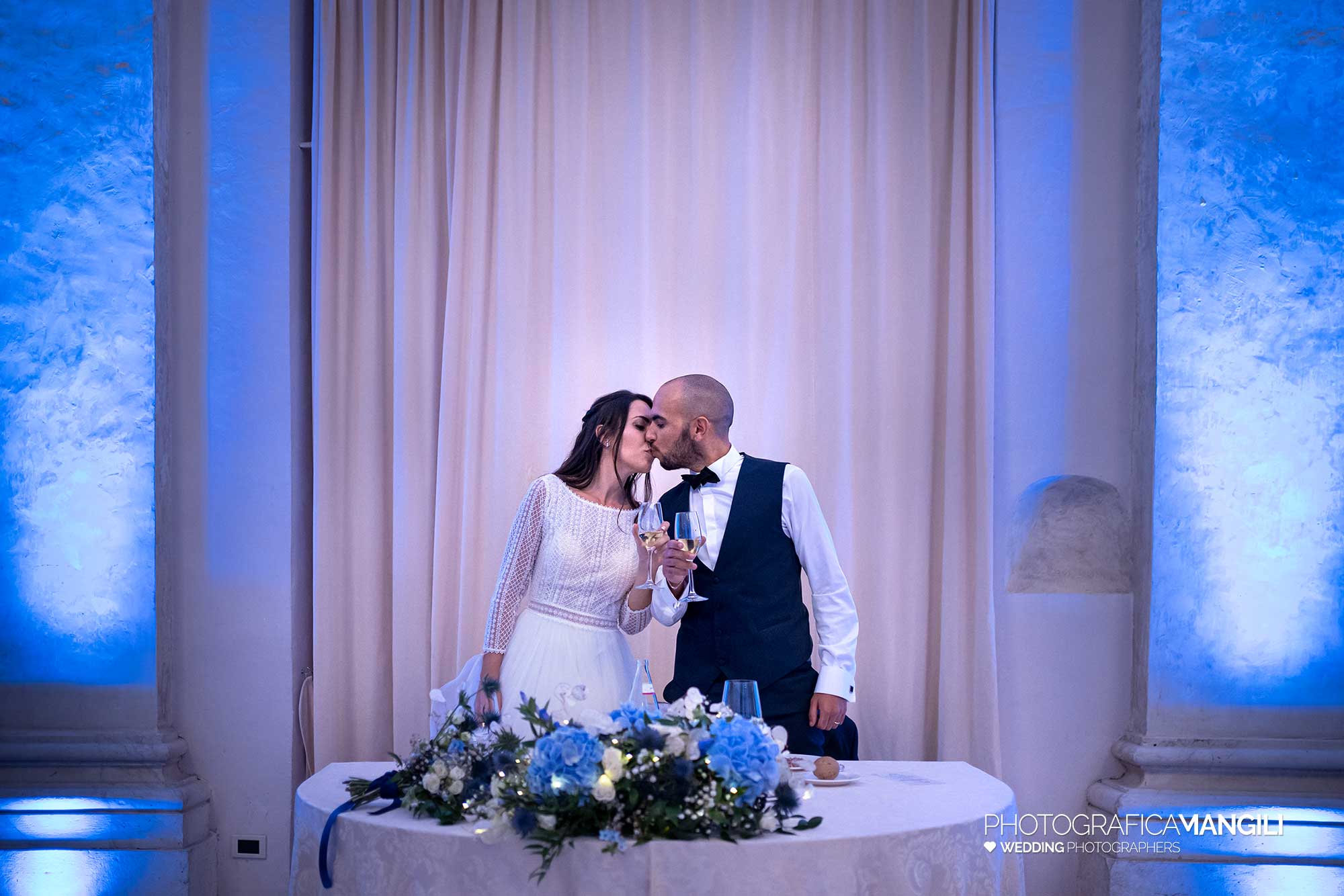042 fotografo matrimonio reportage wedding sposi tavolo bacio ritratto castello degli angeli carobbio degli angeli bergamo 042 fotografo matrimonio reportage wedding sposi tavolo bacio ritratto castello degli angeli carobbio degli angeli bergamo
