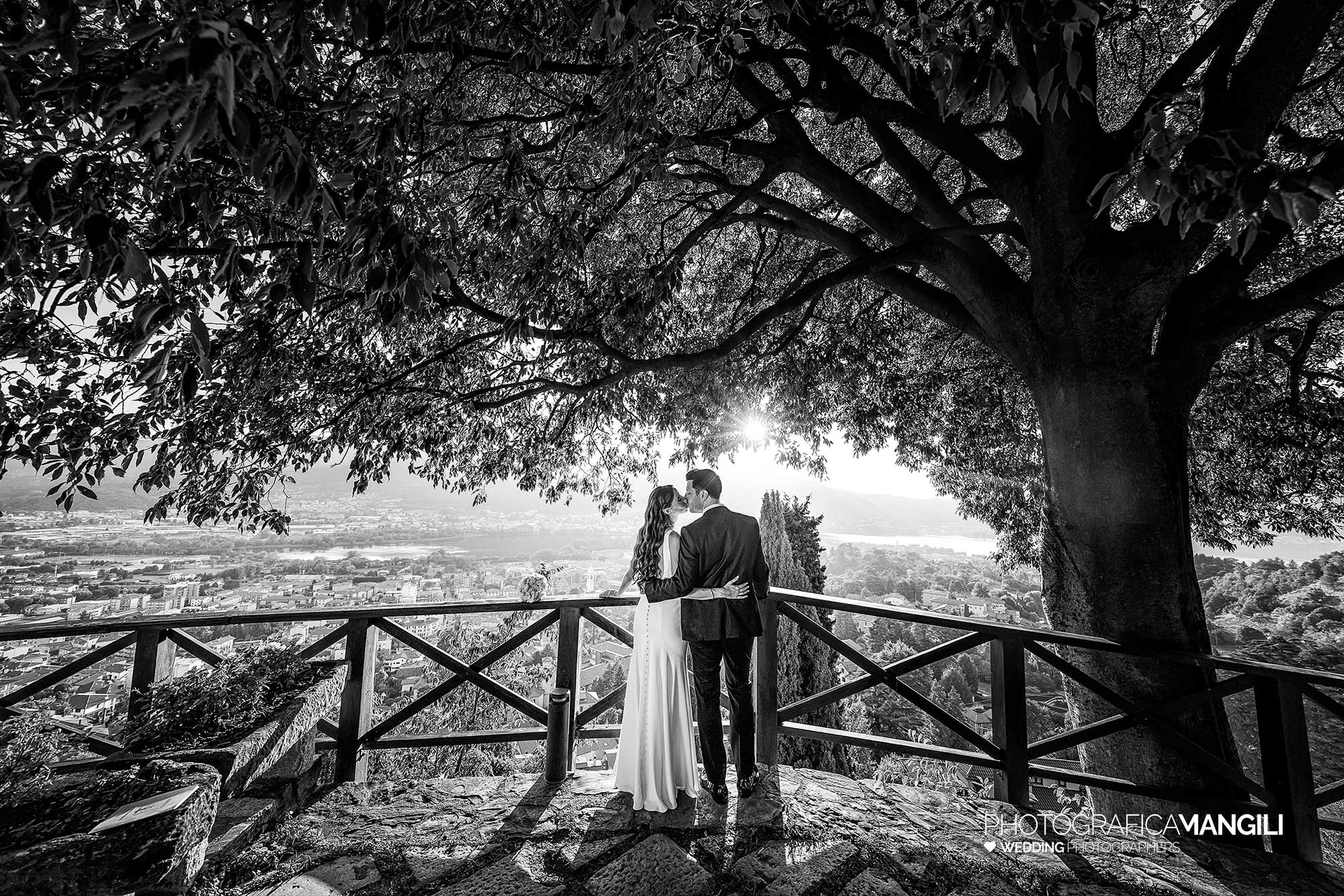 043 fotografo matrimonio reportage wedding ritratto sposi bianco e nero castello rossino calolziocorte lecco lago como 043 fotografo matrimonio reportage wedding ritratto sposi bianco e nero castello rossino calolziocorte lecco lago como