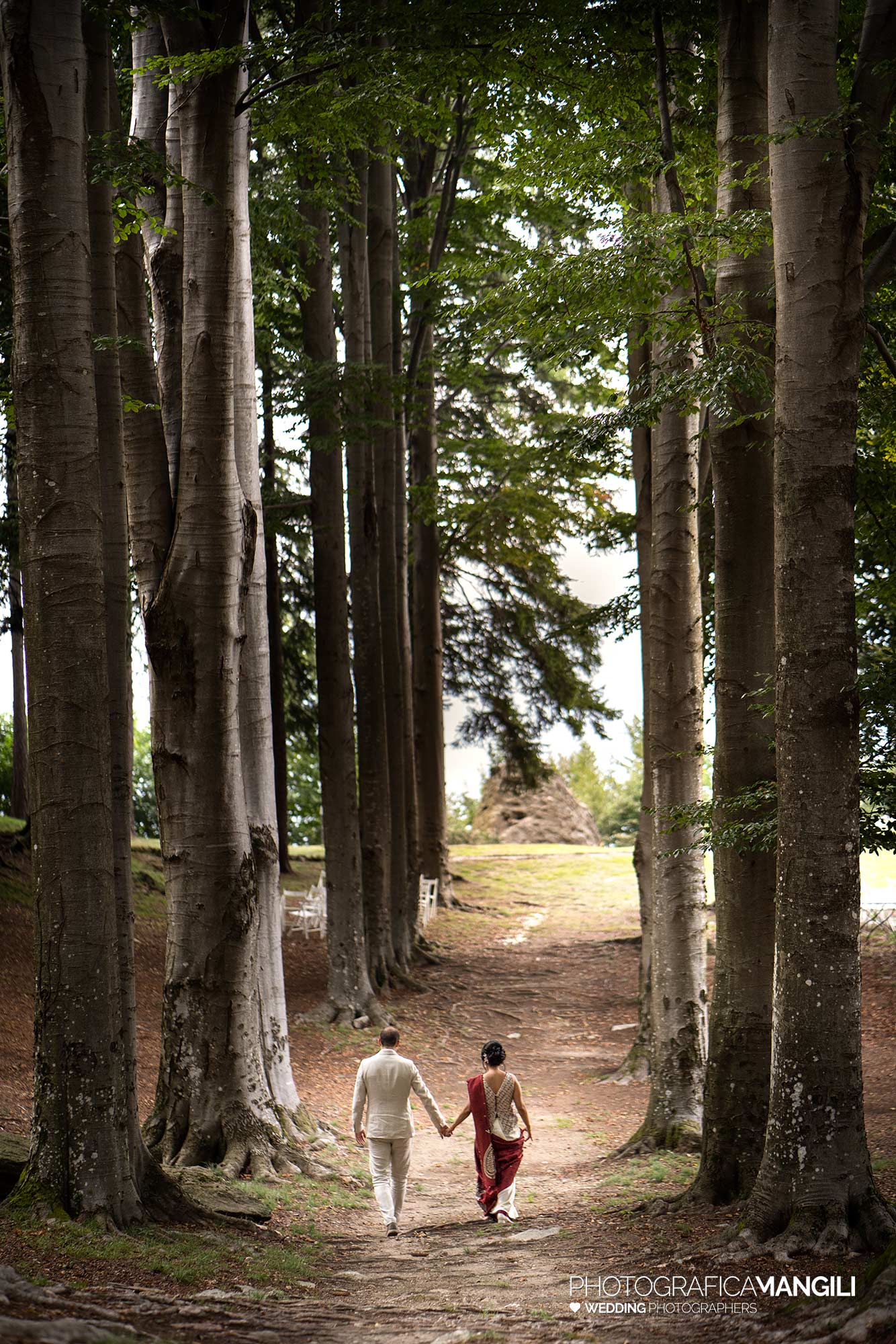 043 fotografo matrimonio reportage wedding sposi alberi bosco ritratto villa pietraluna bellagio como 043 fotografo matrimonio reportage wedding sposi alberi bosco ritratto villa pietraluna bellagio como