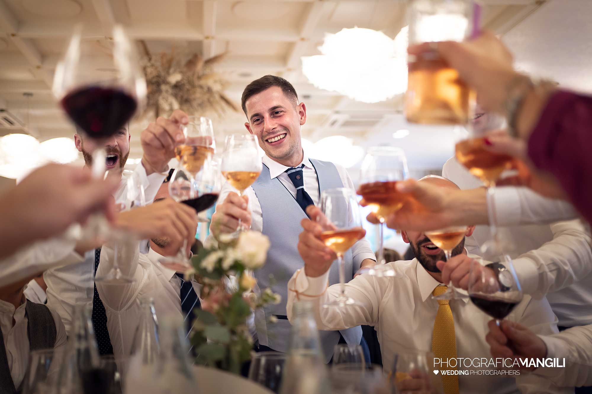 043 fotografo matrimonio wedding reportage sposi amici brindisi festa il fontanile gandosso bergamo 043 fotografo matrimonio wedding reportage sposi amici brindisi festa il fontanile gandosso bergamo