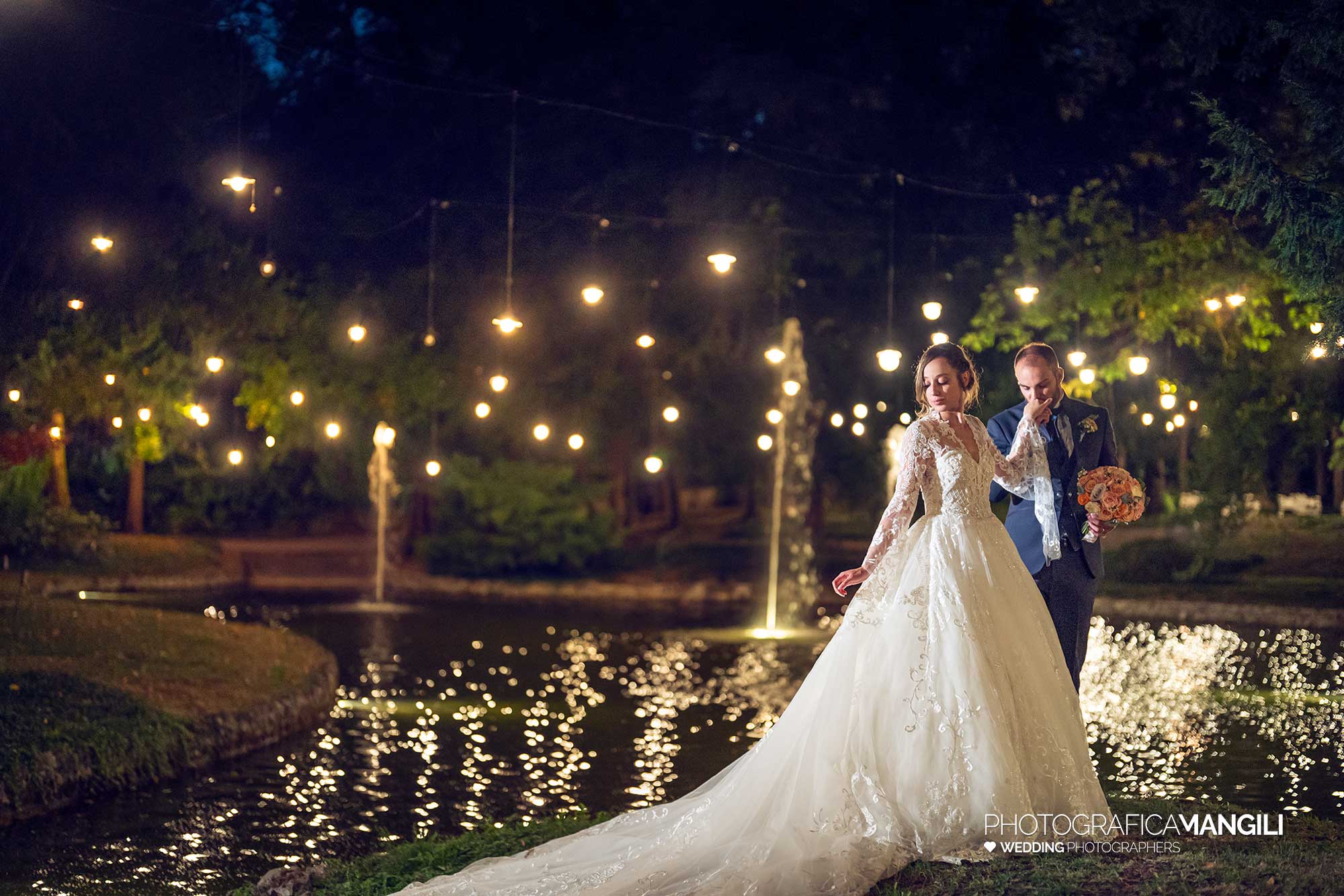 044 fotografo matrimonio reportage wedding sposi ritratto parco fontana luci villa acquaroli carvico bergamo 044 fotografo matrimonio reportage wedding sposi ritratto parco fontana luci villa acquaroli carvico bergamo