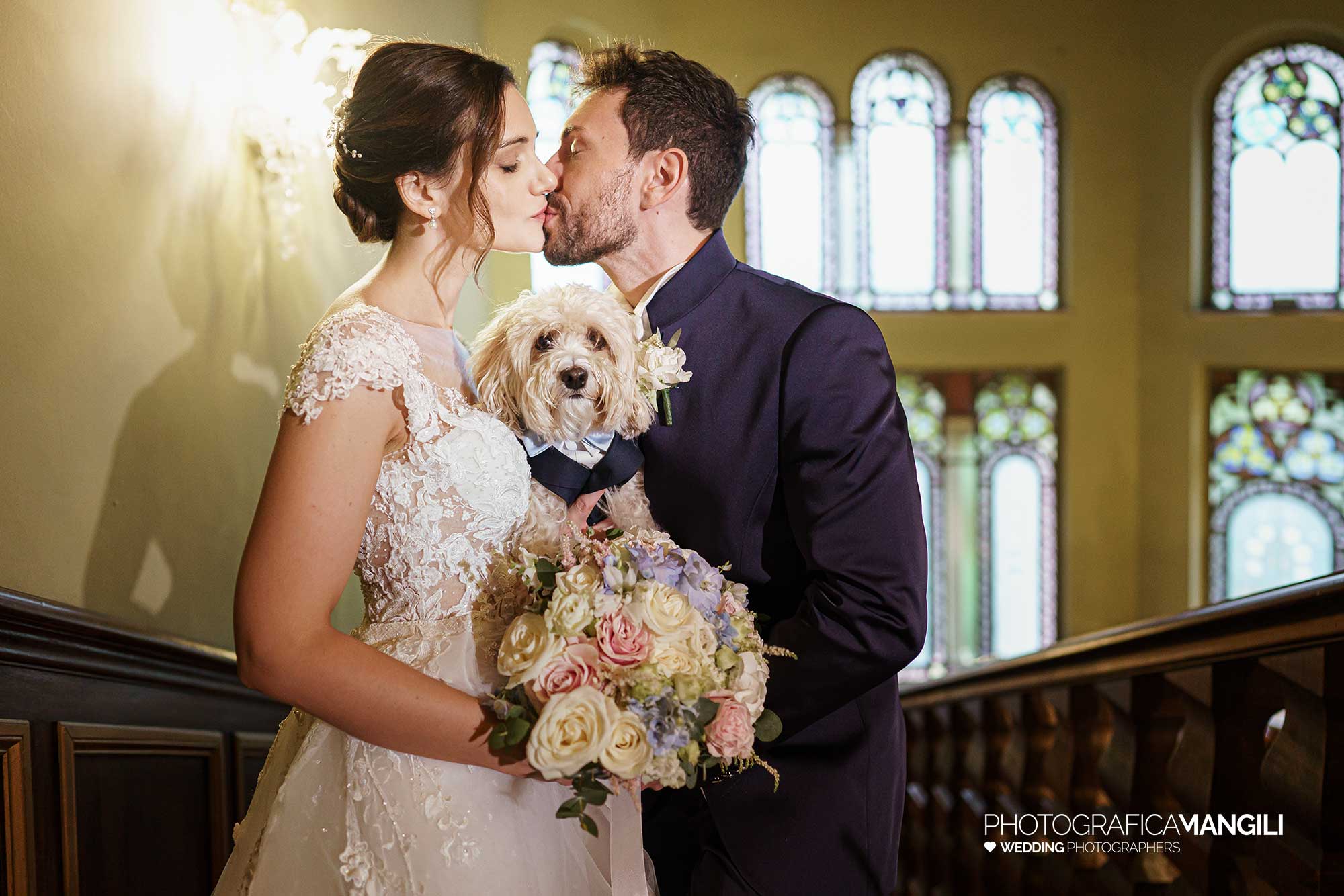 046 fotografo matrimonio reportage wedding ritratto sposi cane scala villa ex magni rizzoli canzo como 046 fotografo matrimonio reportage wedding ritratto sposi cane scala villa ex magni rizzoli canzo como