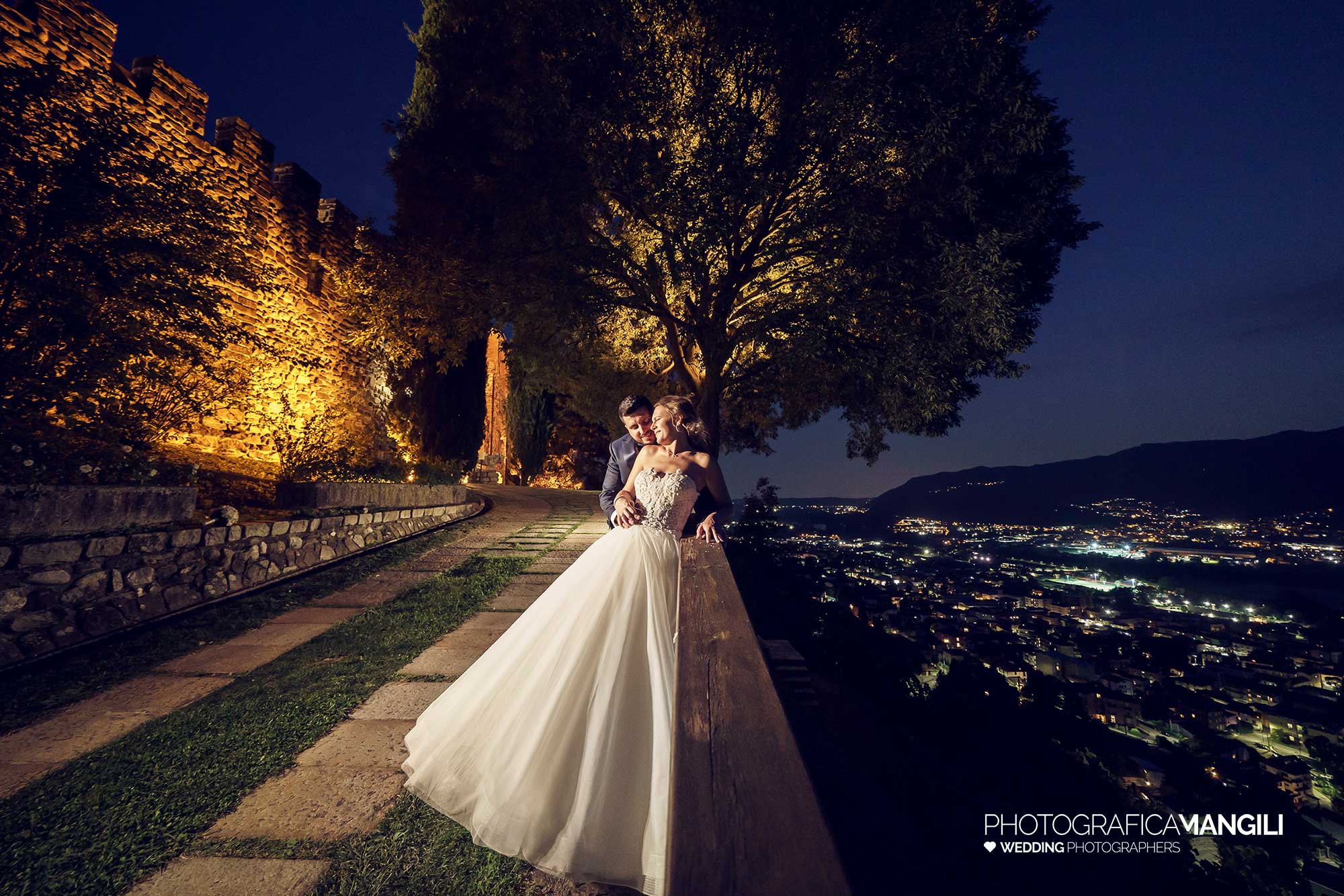 047 fotografo matrimonio reportage wedding sposi imbrunire romantico castello rossino calolziocorte lecco lago como 047 fotografo matrimonio reportage wedding sposi imbrunire romantico castello rossino calolziocorte lecco lago como
