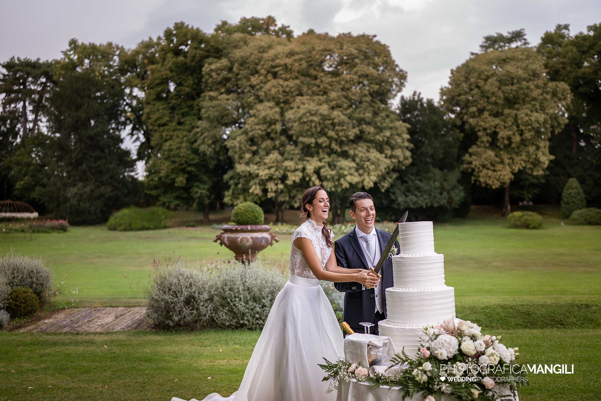 049 fotografo matrimonio reportage real wedding taglio torta villa zanchi stezzano bergamo 049 fotografo matrimonio reportage real wedding taglio torta villa zanchi stezzano bergamo