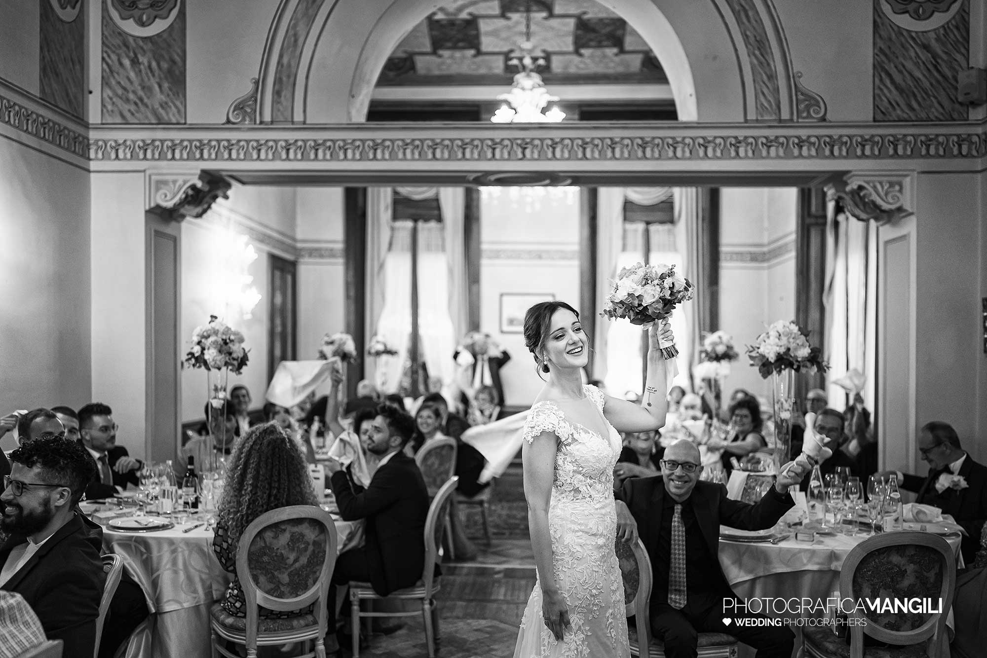 049 fotografo matrimonio reportage wedding ingresso sposi salone villa ex magni rizzoli canzo como 049 fotografo matrimonio reportage wedding ingresso sposi salone villa ex magni rizzoli canzo como