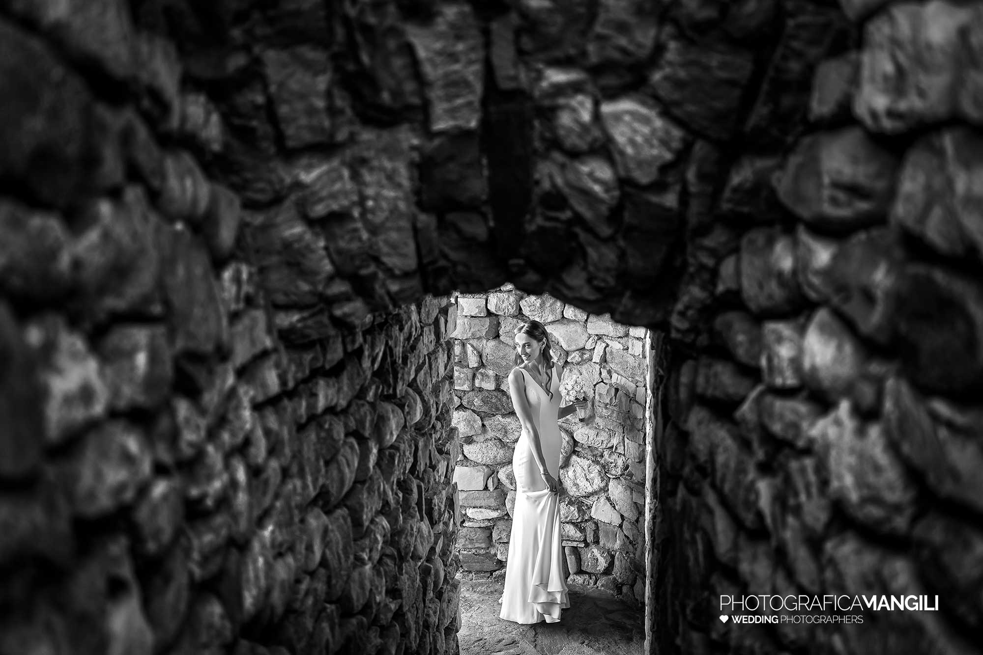 049 fotografo matrimonio reportage wedding ritratto sposi bianco e nero castello rossino calolziocorte lecco lago como 049 fotografo matrimonio reportage wedding ritratto sposi bianco e nero castello rossino calolziocorte lecco lago como