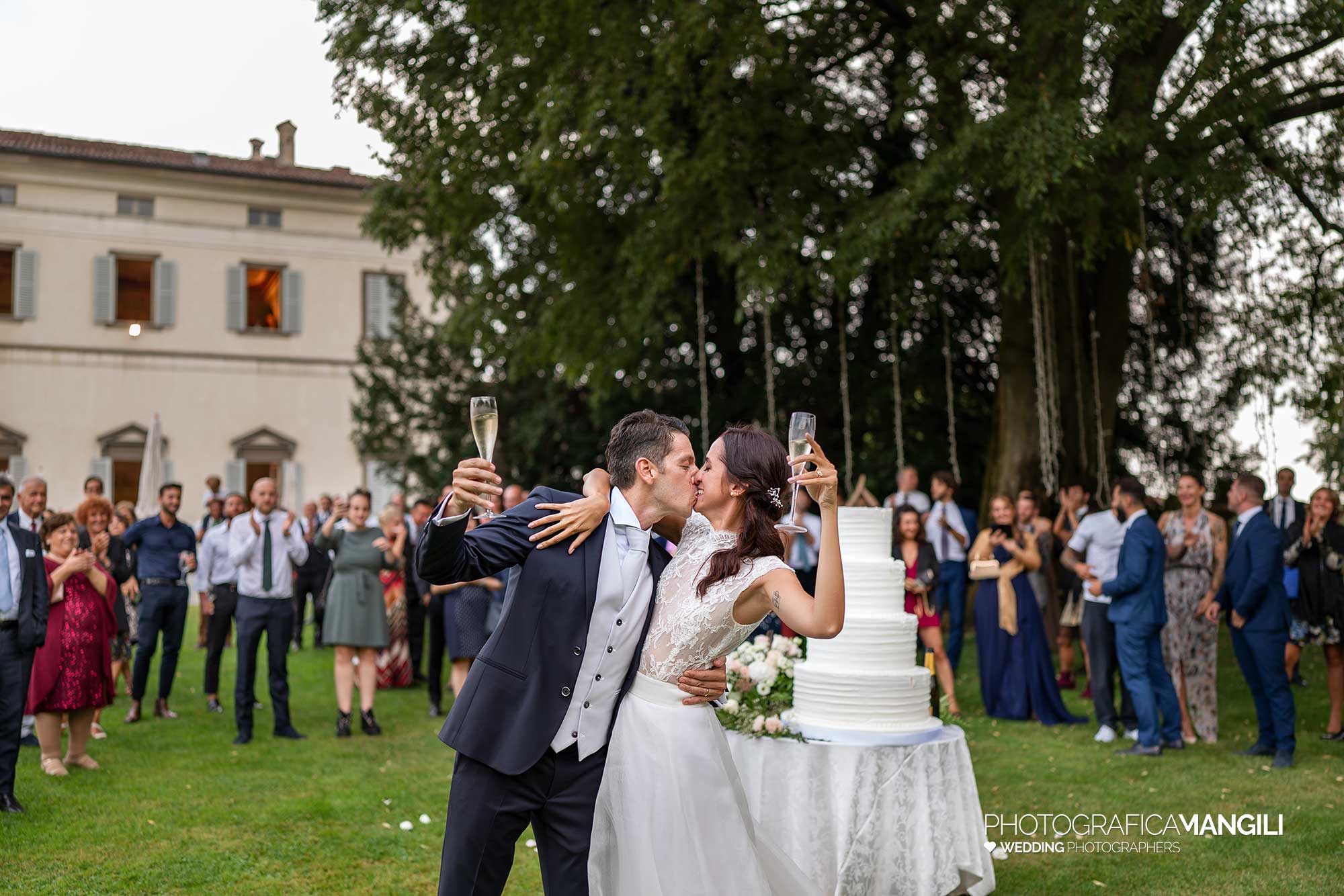 050 fotografo matrimonio reportage real wedding taglio torta villa zanchi stezzano bergamo 050 fotografo matrimonio reportage real wedding taglio torta villa zanchi stezzano bergamo
