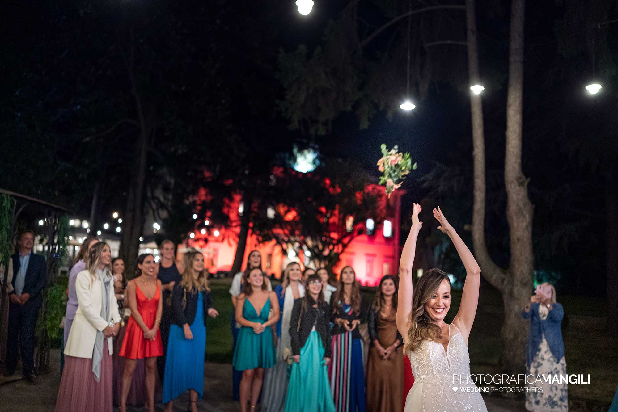 052 fotografo matrimonio reportage wedding sposa lancio bouquet villa acquaroli carvico bergamo 052 fotografo matrimonio reportage wedding sposa lancio bouquet villa acquaroli carvico bergamo