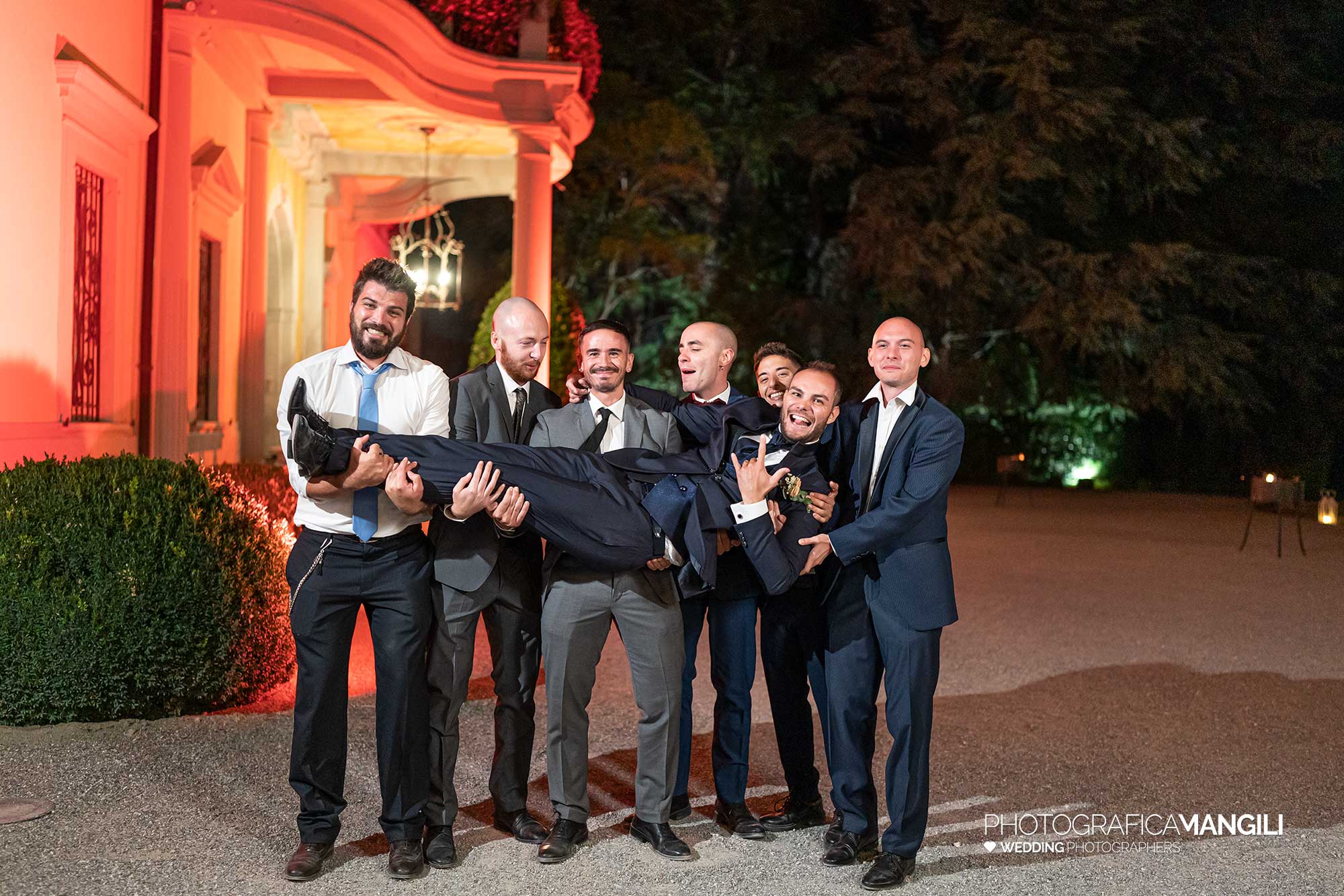 054 fotografo matrimonio reportage wedding sposo amici villa acquaroli carvico bergamo 054 fotografo matrimonio reportage wedding sposo amici villa acquaroli carvico bergamo