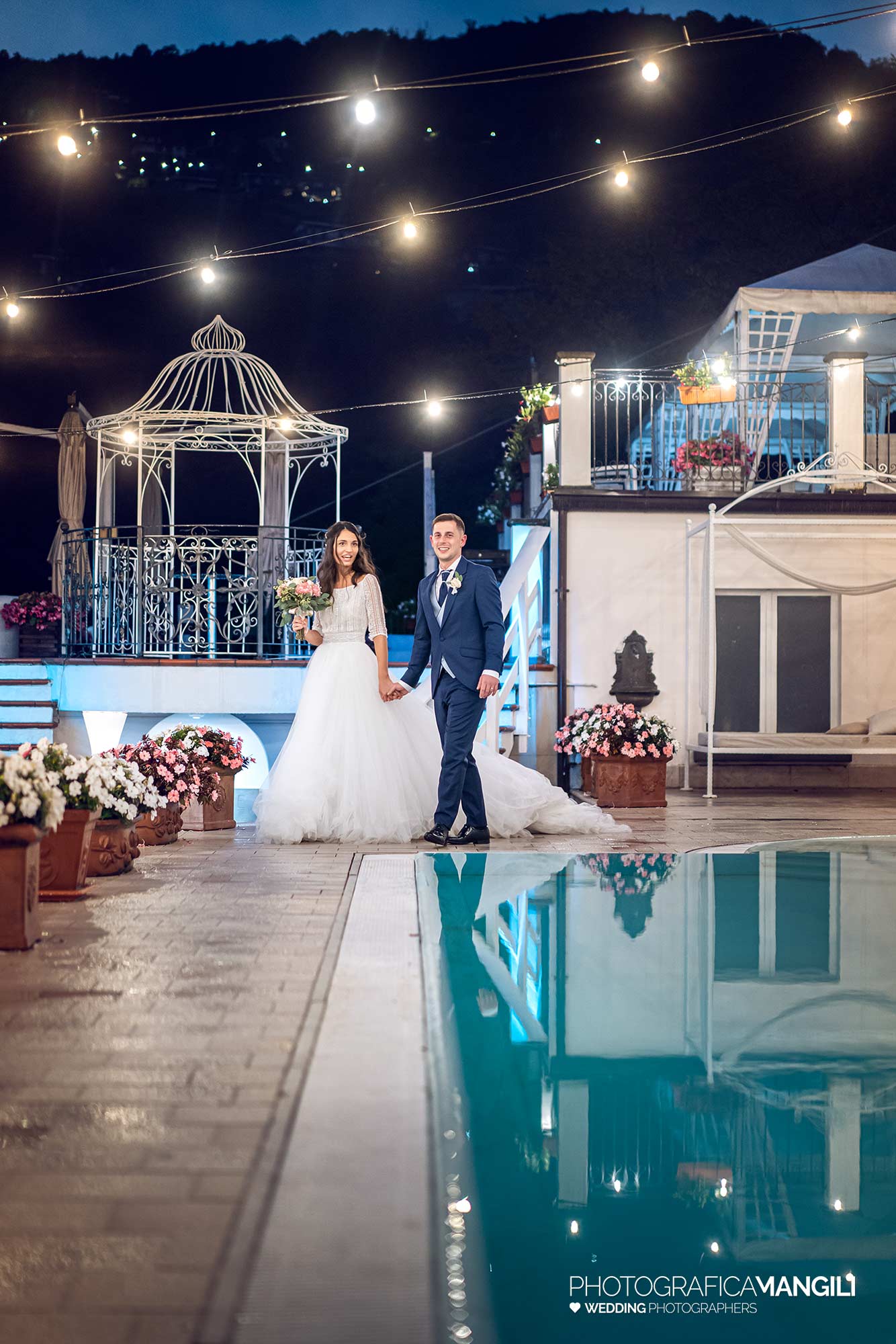 054 fotografo matrimonio wedding reportage ritratto sposi piscina sera il fontanile gandosso bergamo 054 fotografo matrimonio wedding reportage ritratto sposi piscina sera il fontanile gandosso bergamo